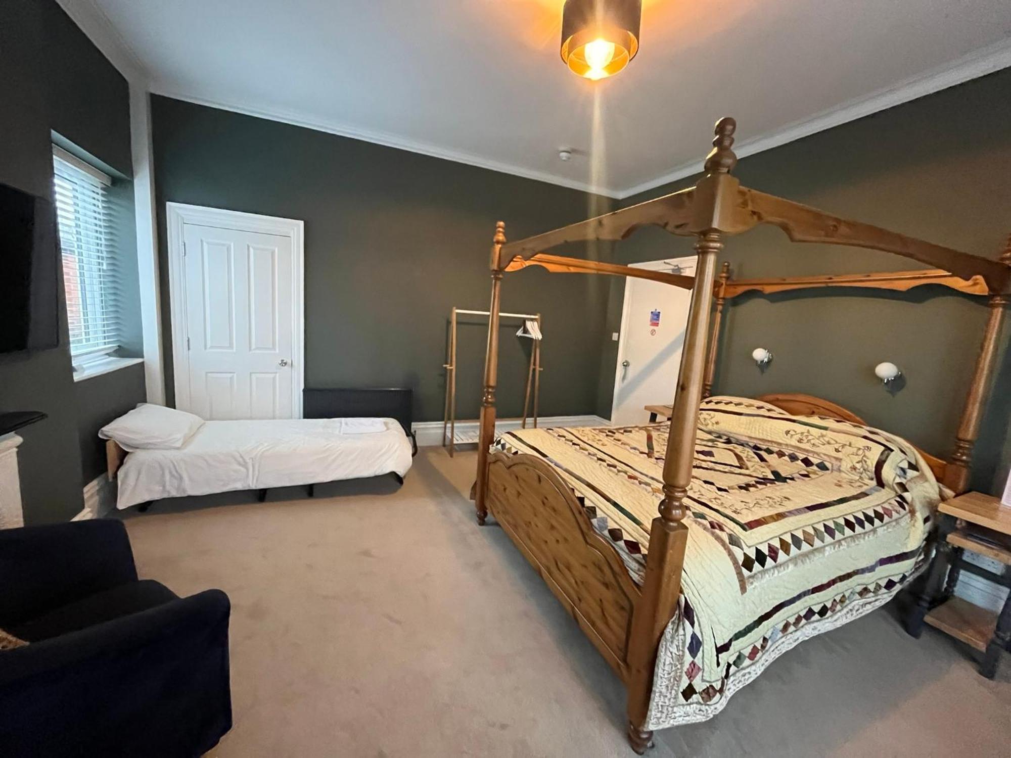 50 Bed & Breakfast 4*