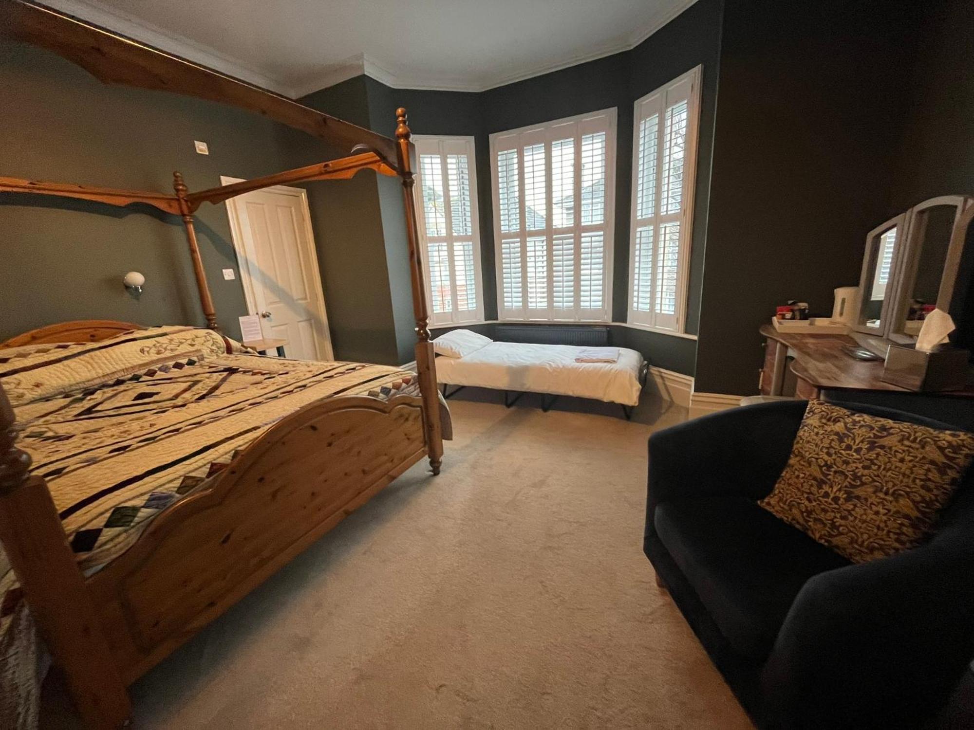 50 Bed & Breakfast 4*