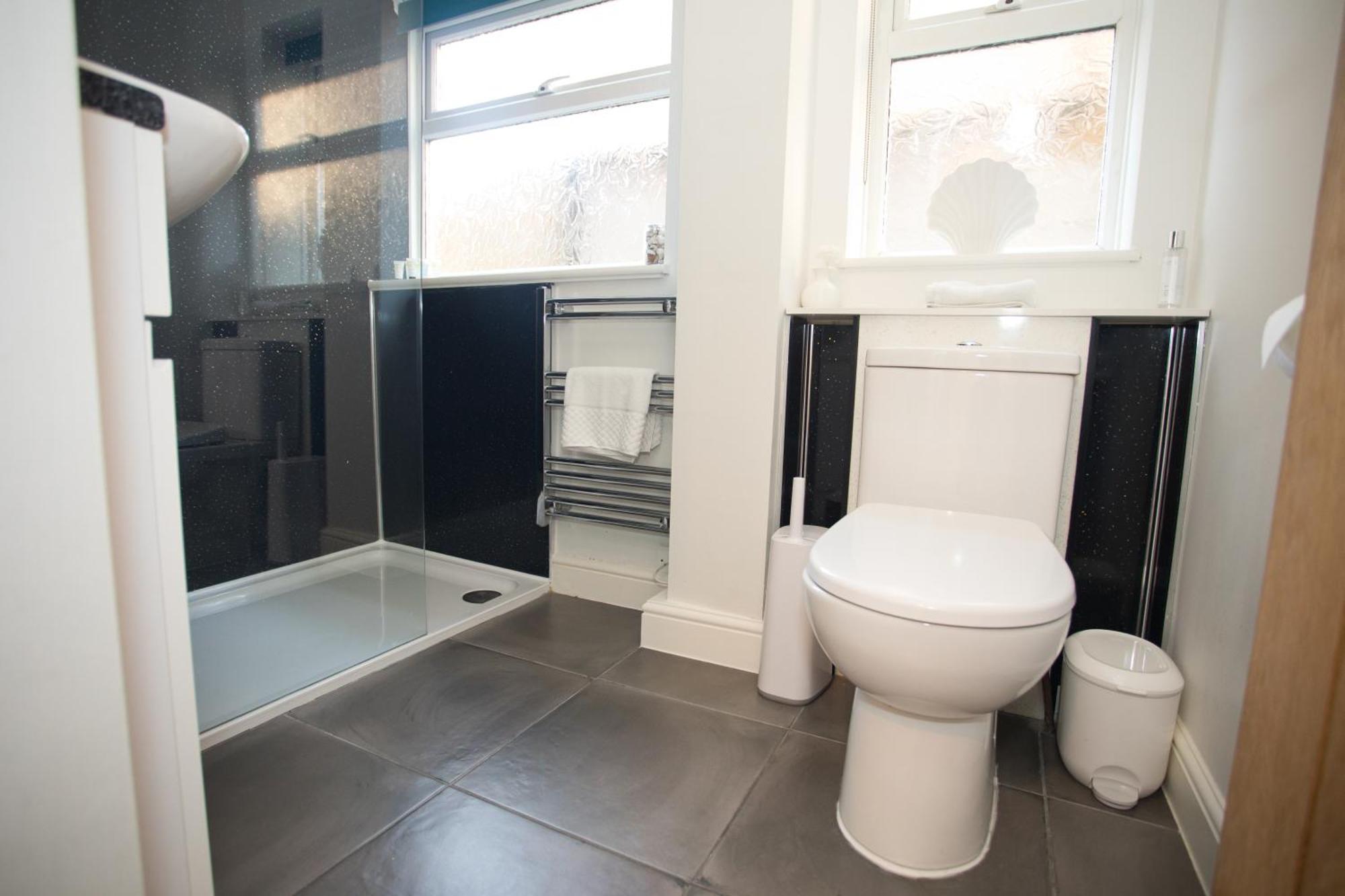 Chine Wood Retreat - Walk To The And The Lovely Westbourne - Free Parking Apartment