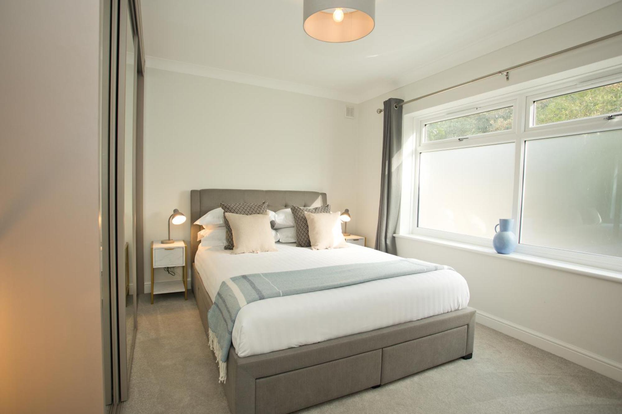 Chine Wood Retreat - Walk To The And The Lovely Westbourne - Free Parking Apartment