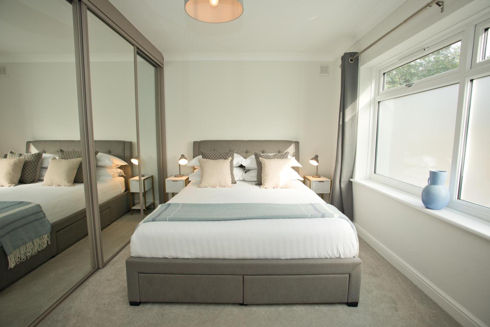 Chine Wood Retreat - Walk To The And The Lovely Westbourne - Free Parking Apartment *