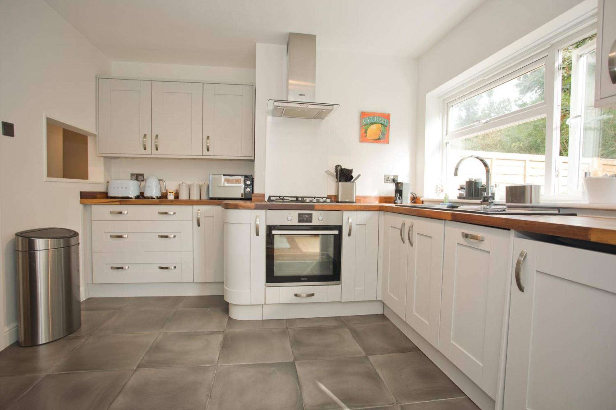 Chine Wood Retreat - Walk To The And The Lovely Westbourne - Free Parking *