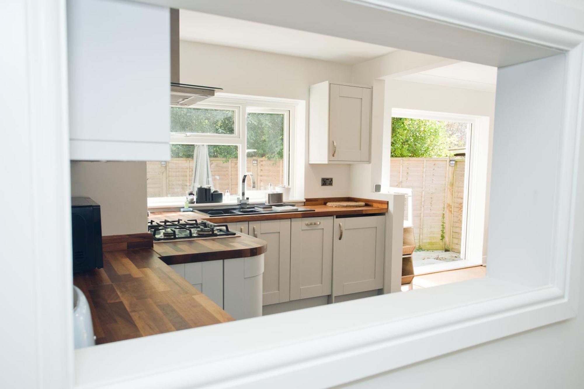 Chine Wood Retreat - Walk To The And The Lovely Westbourne - Free Parking Apartment Bournemouth