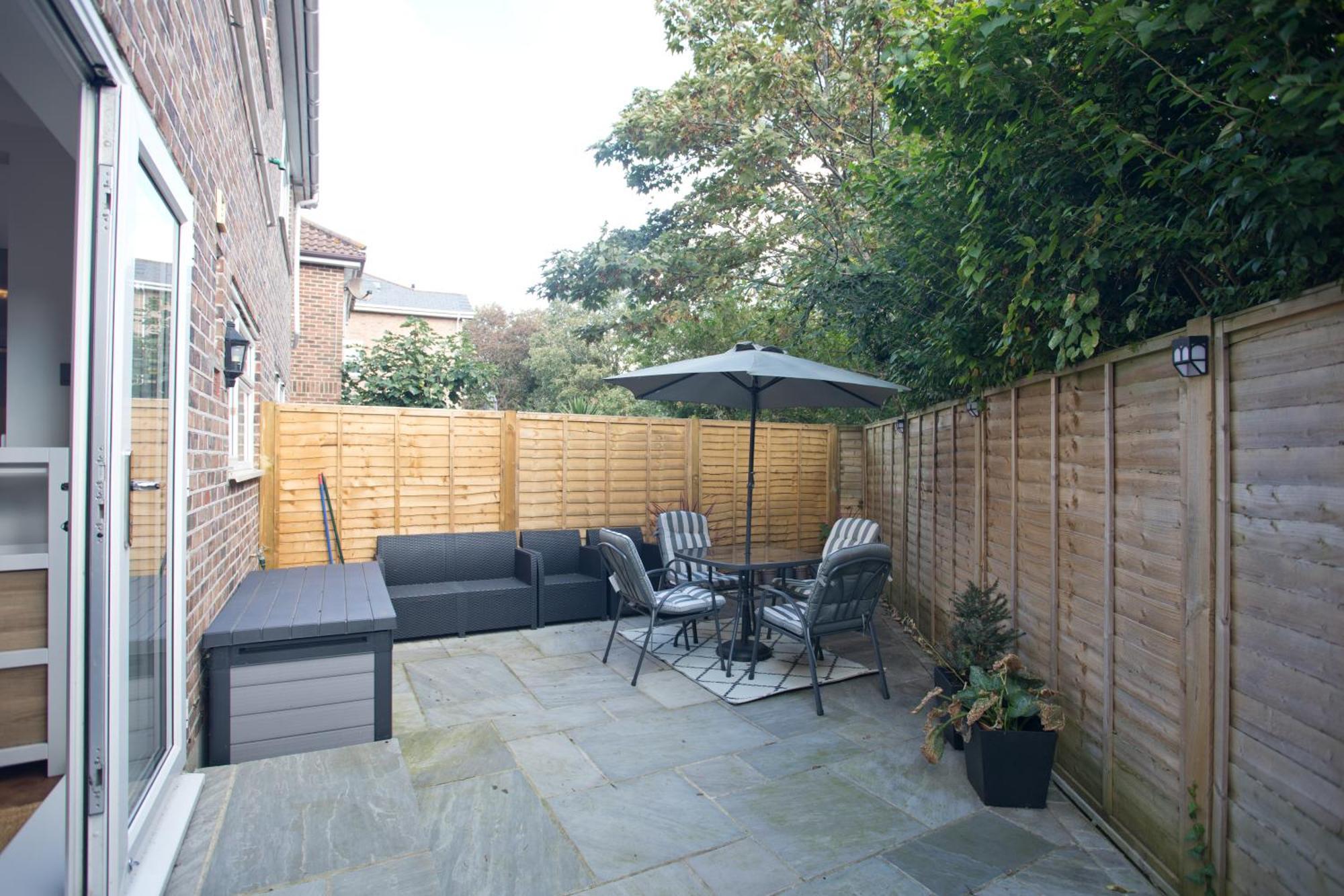 Apartment Chine Wood Retreat - Walk To The And The Lovely Westbourne - Free Parking *