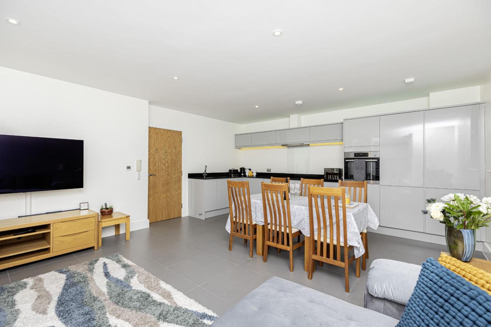 Front Getaway - Luxury With Large Garden Holiday home