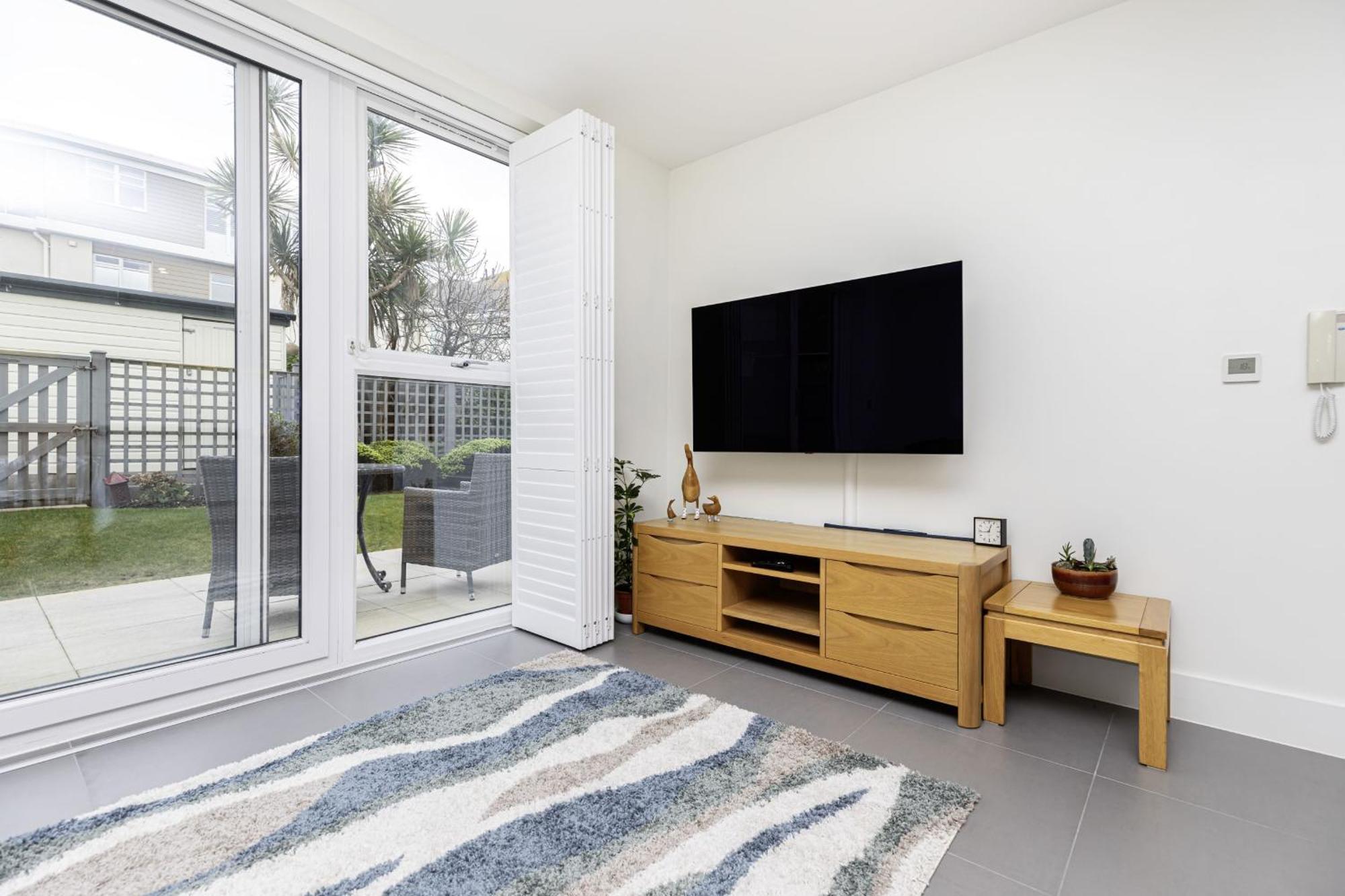 Front Getaway - Luxury With Large Garden