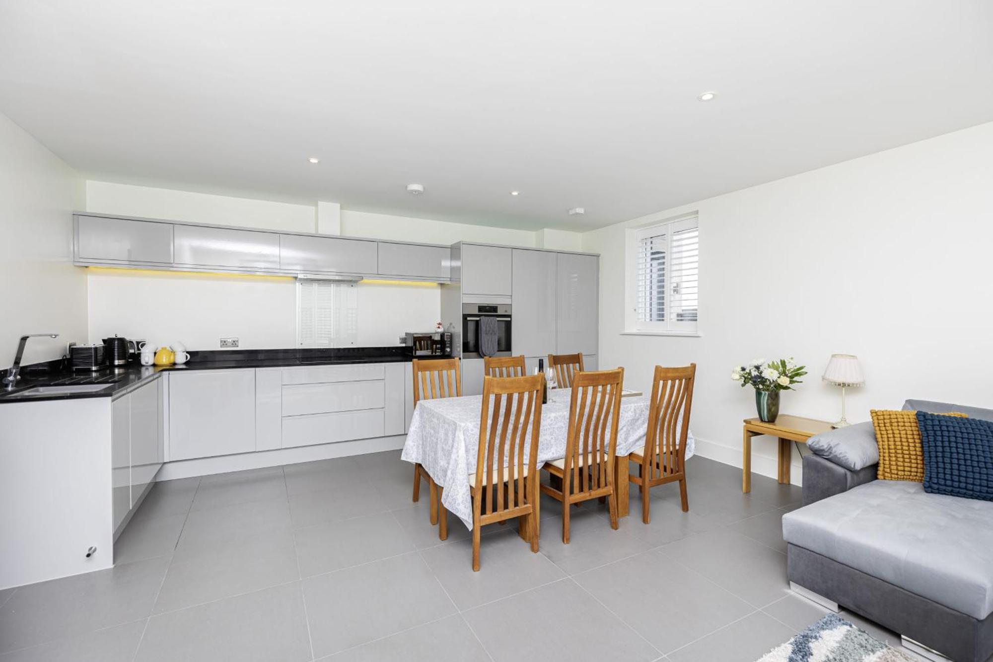 Front Getaway - Luxury With Large Garden *