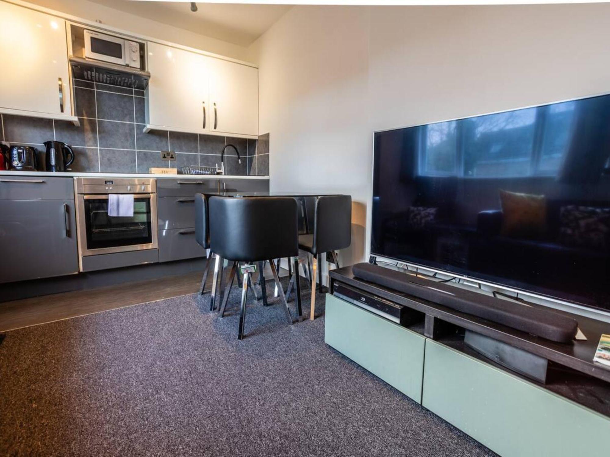 Newly Renovated Ideally Situated 2 Bedroom Flat * Bournemouth