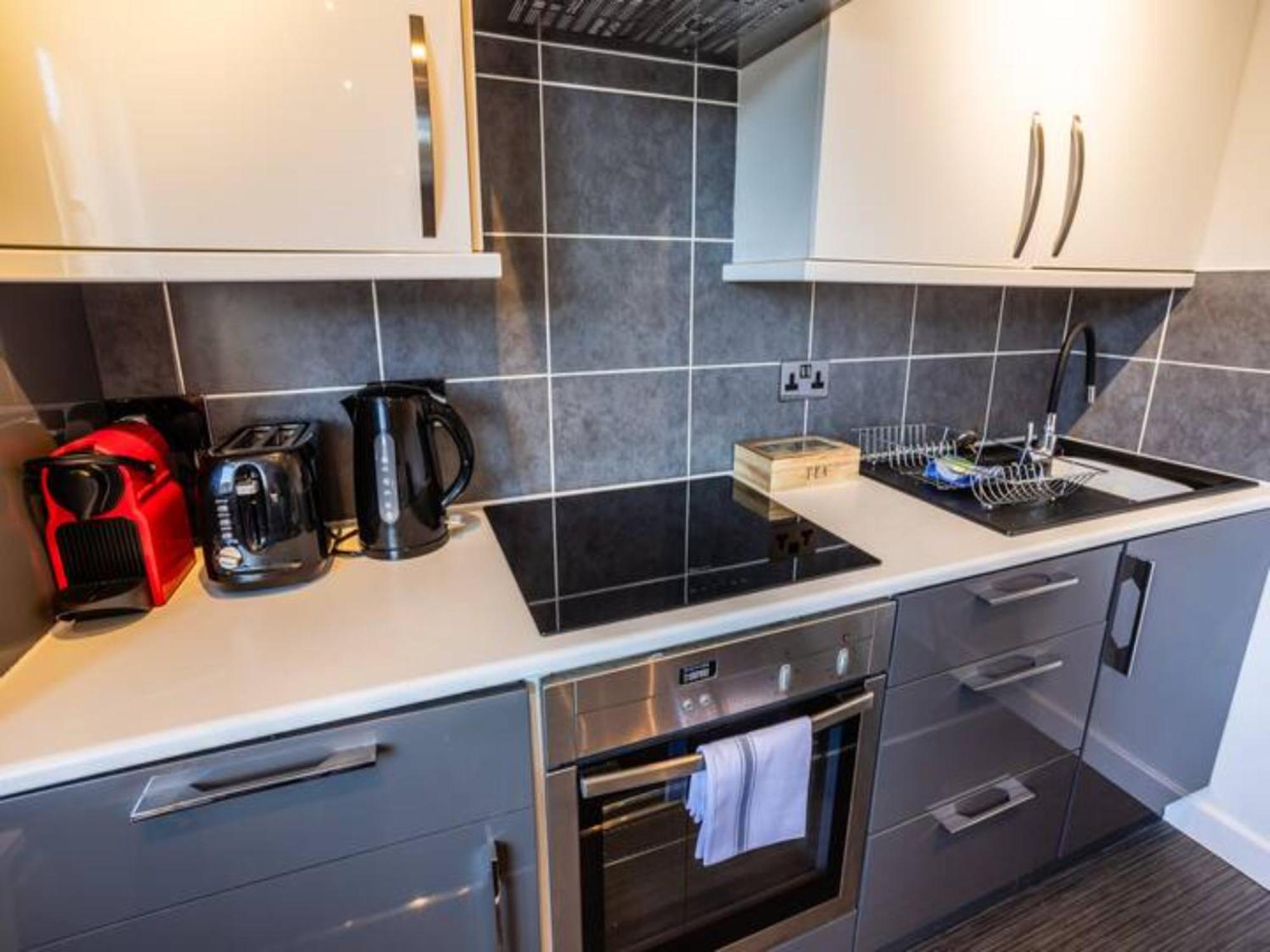 Apartment Newly Renovated Ideally Situated 2 Bedroom Flat