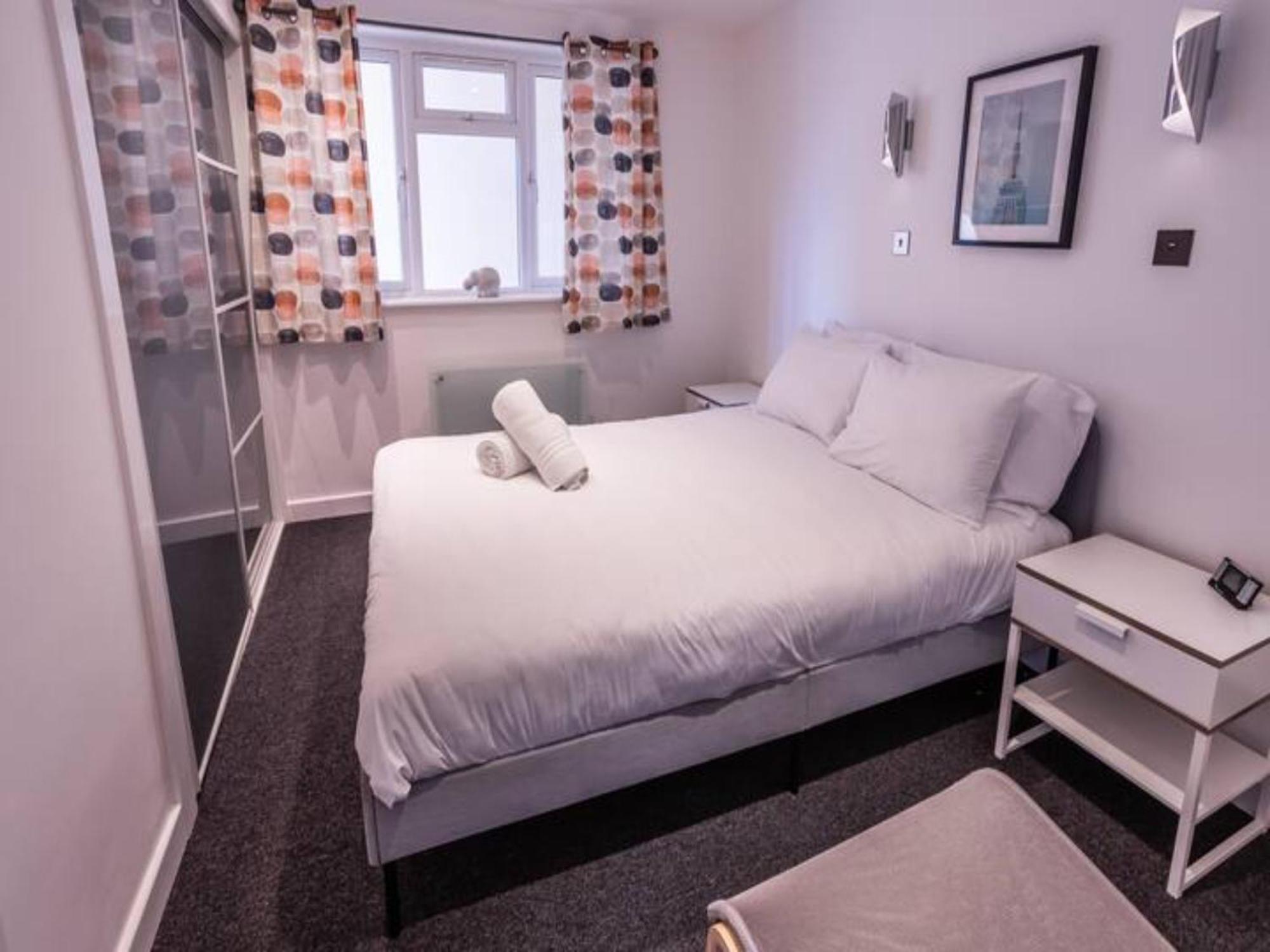 Newly Renovated Ideally Situated 2 Bedroom Flat Apartment Bournemouth