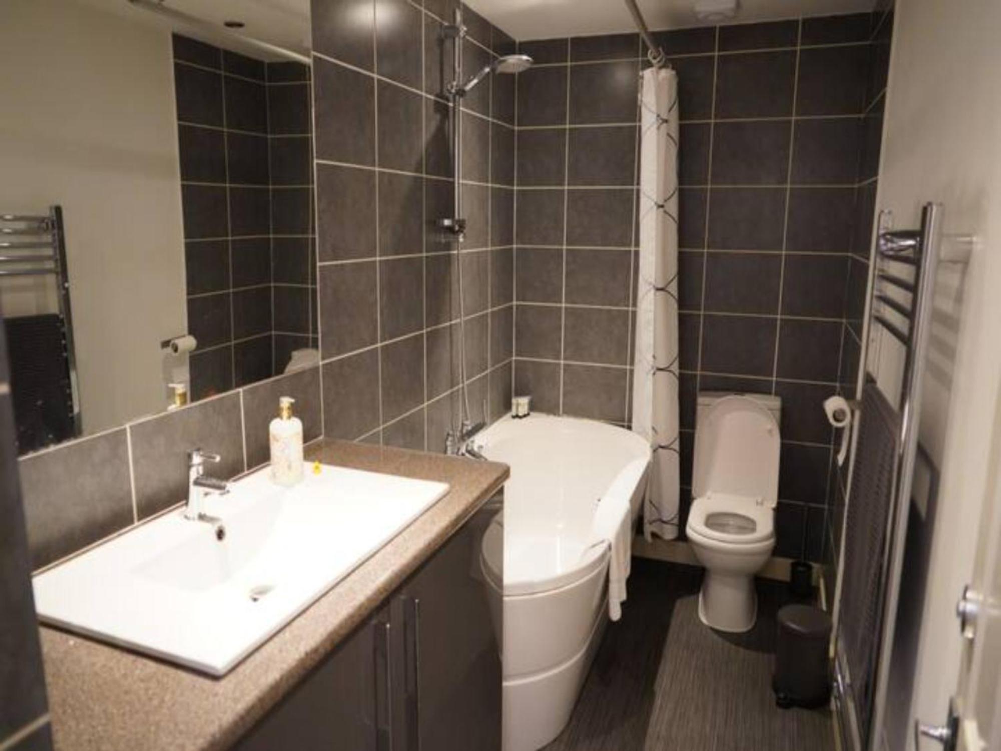 Newly Renovated Ideally Situated 2 Bedroom Flat Apartment Bournemouth