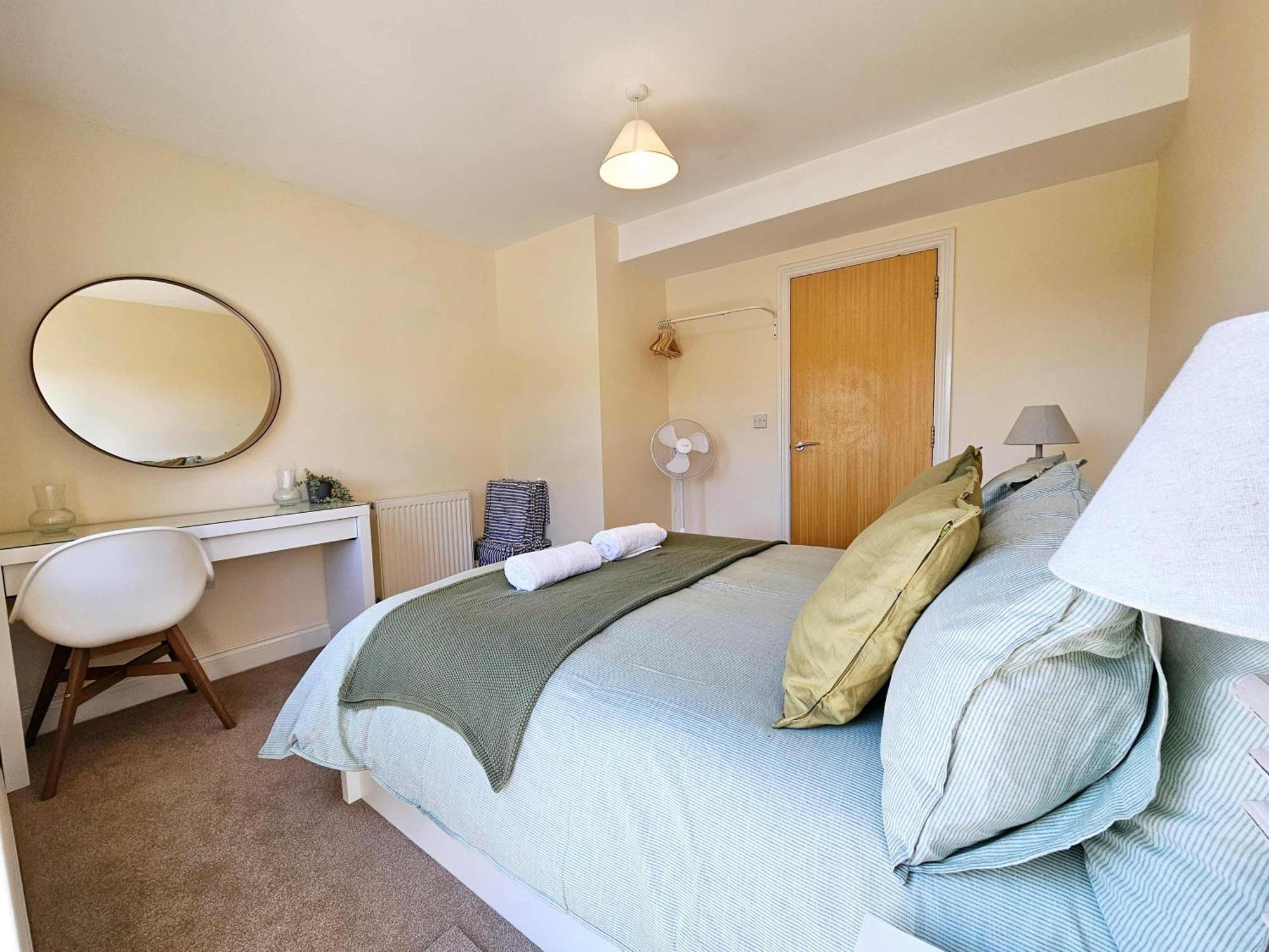 Cityscape Haven: 1 Bedroom With Terrace And View Apartment *