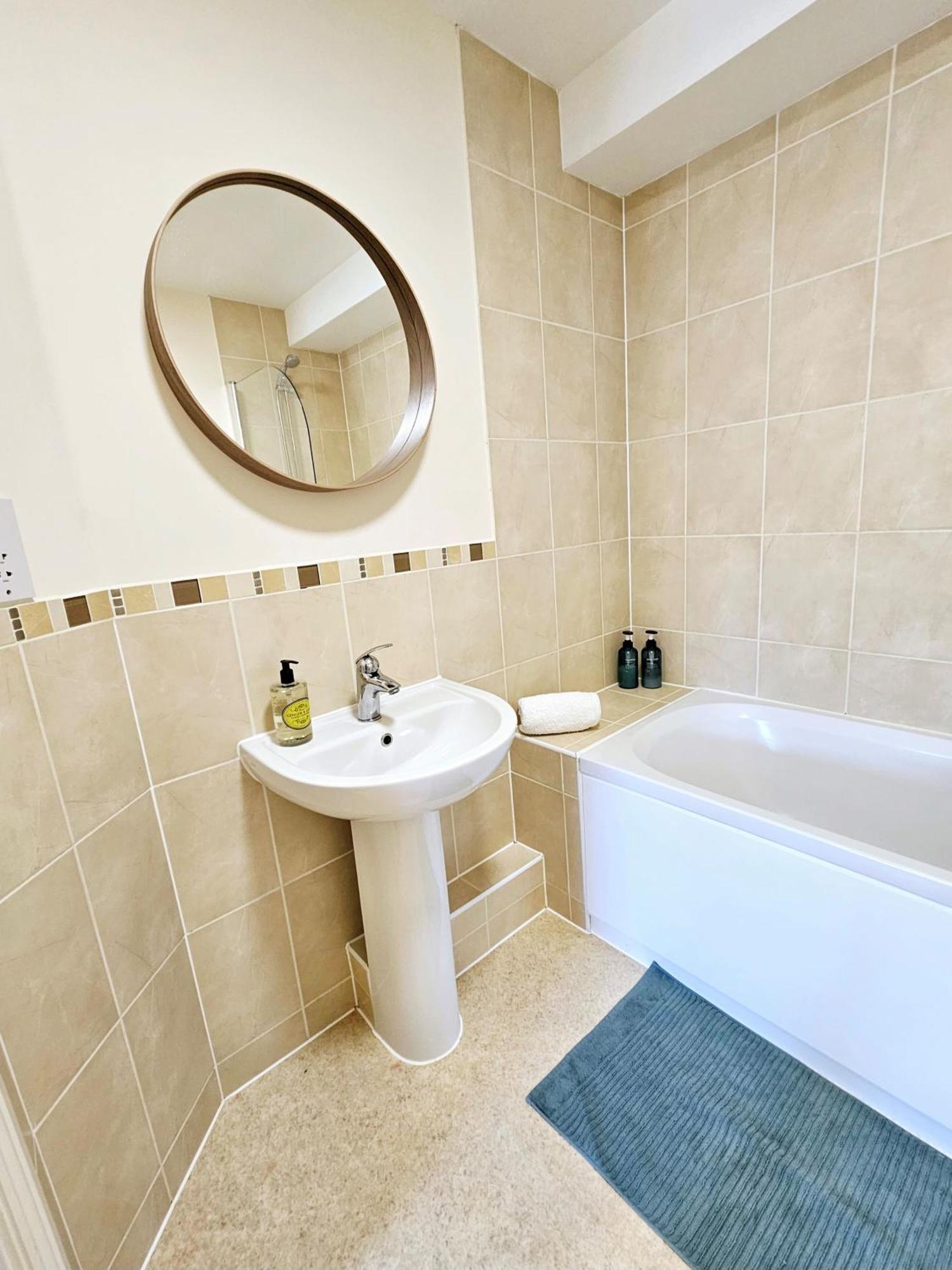 Cityscape Haven: 1 Bedroom With Terrace And View Bournemouth