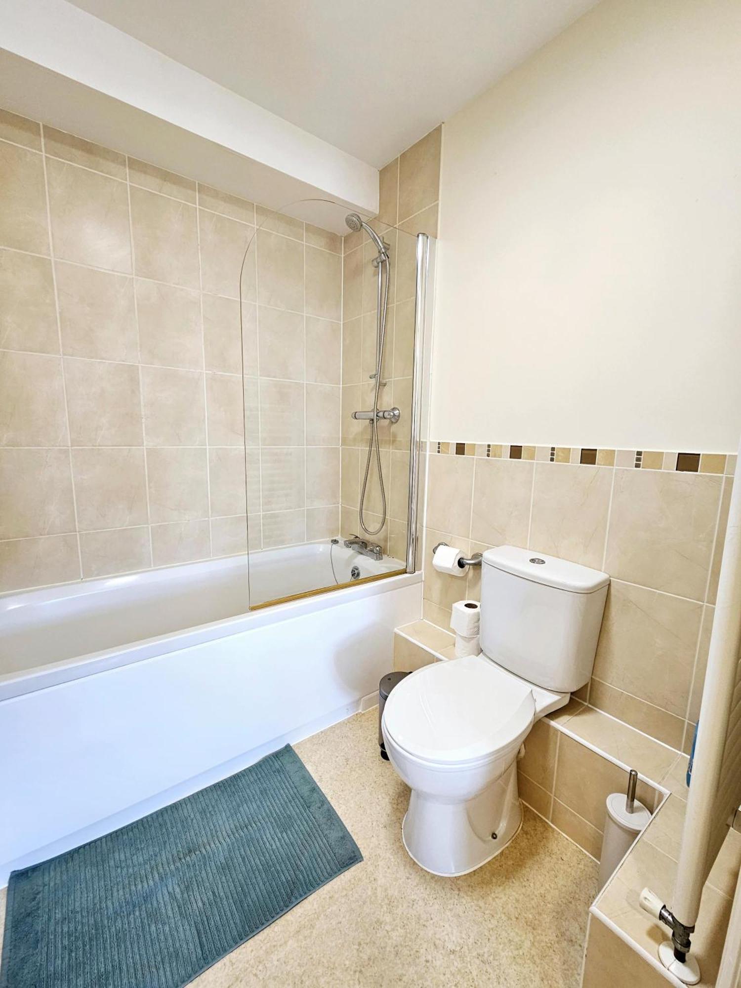Cityscape Haven: 1 Bedroom With Terrace And View Apartment Bournemouth