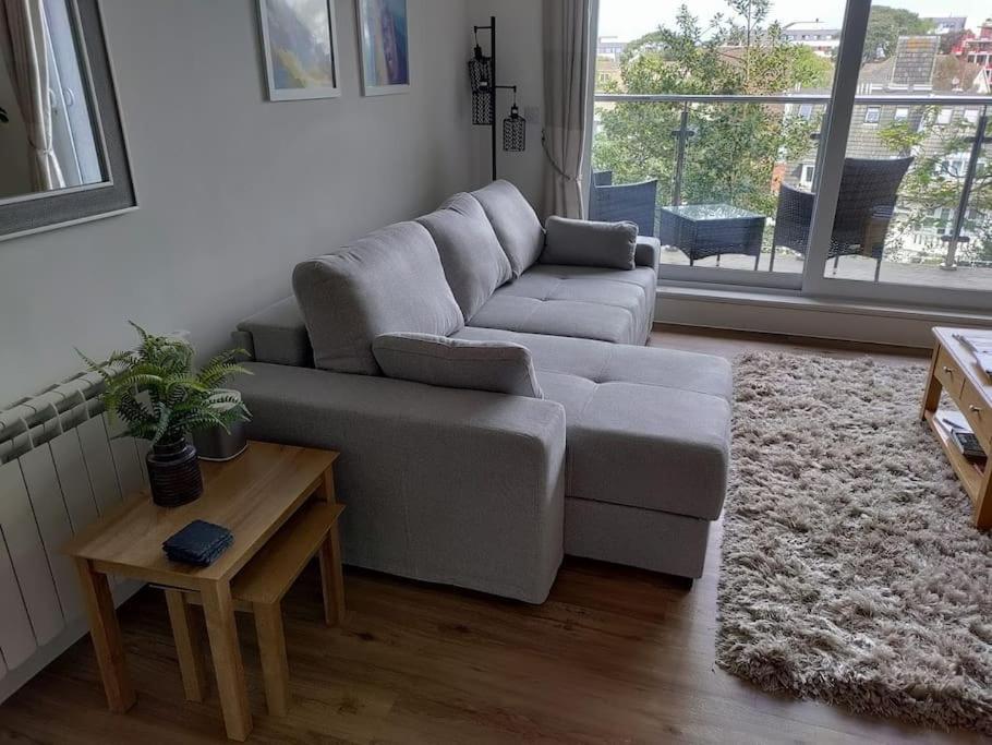 Stunning 2 Bed In + Parking *