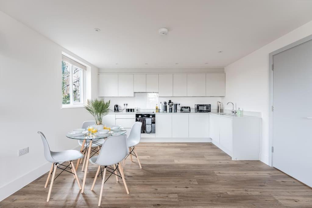 Stunning 2 Bed In + Parking Bournemouth