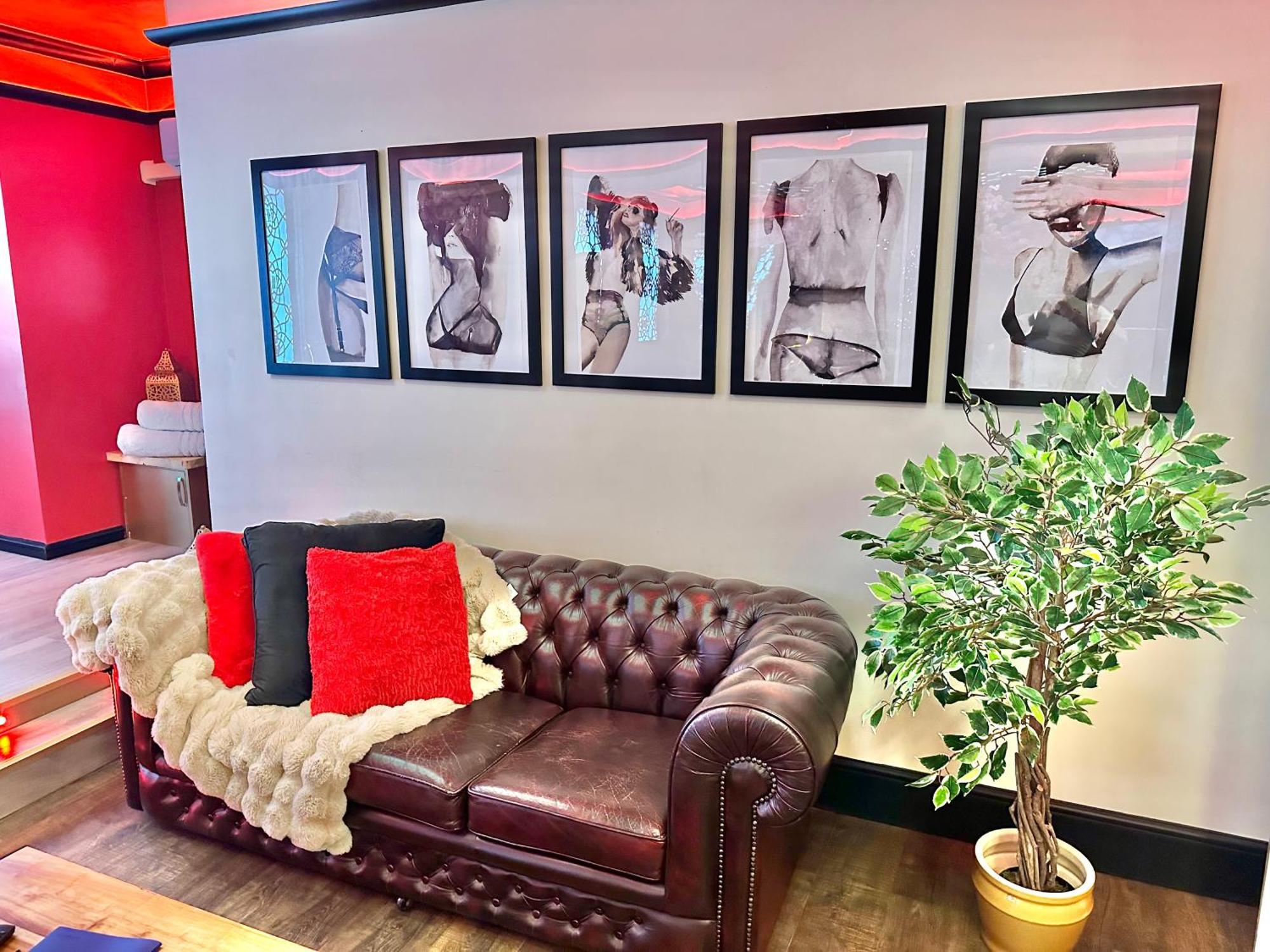 Apartment Beyond - Romantic Basement - Close To - With Parking Bournemouth