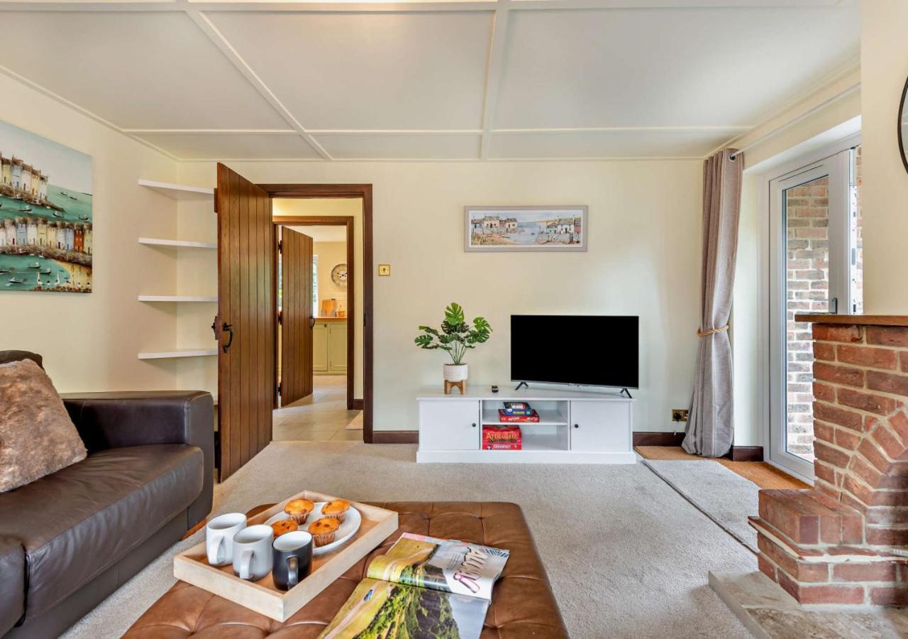 Holiday home Throop House - *