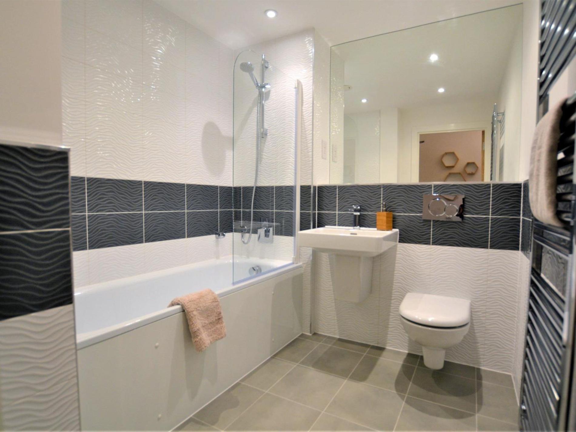 2 Bed In 48516