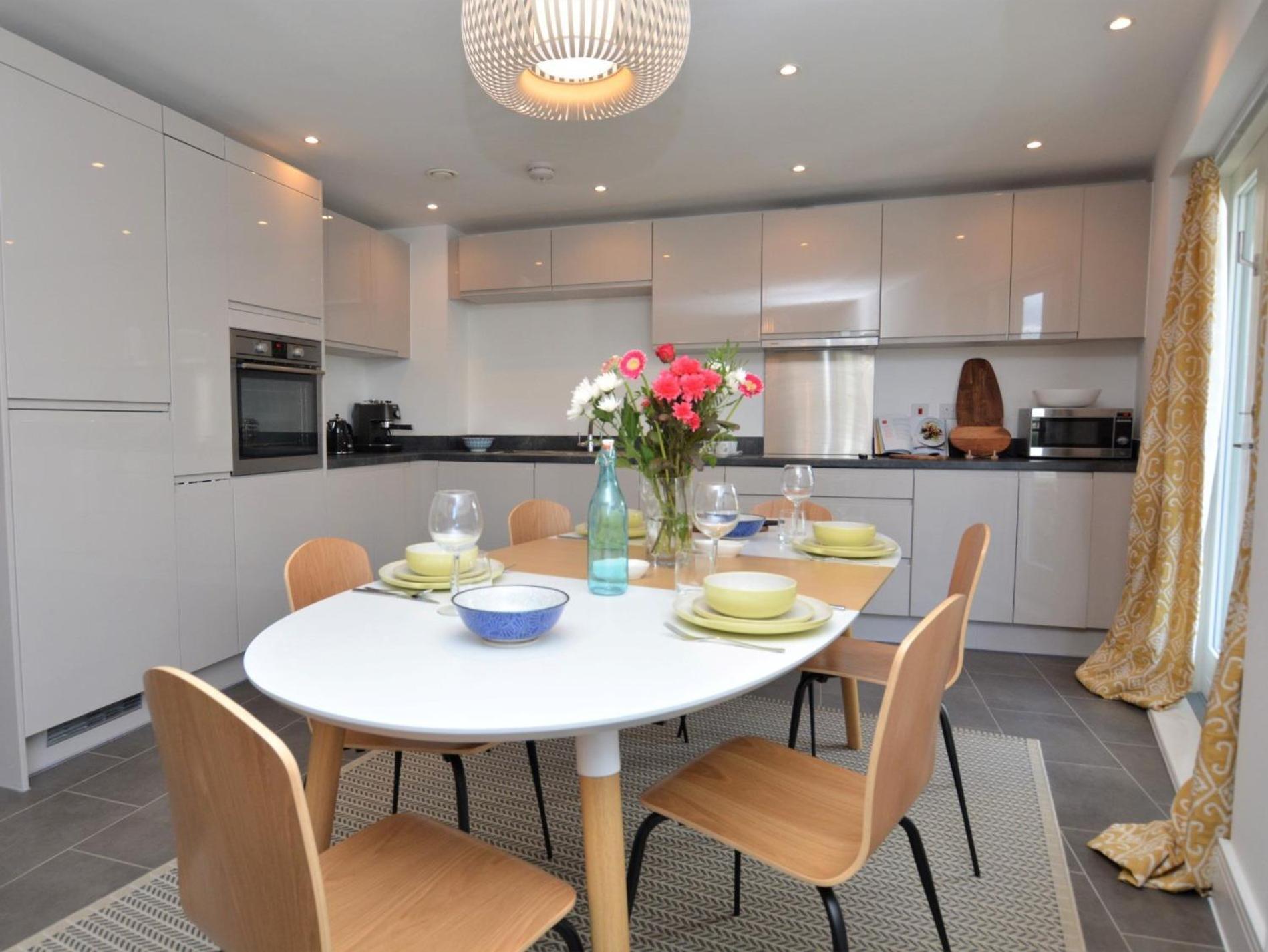 2 Bed In 48516