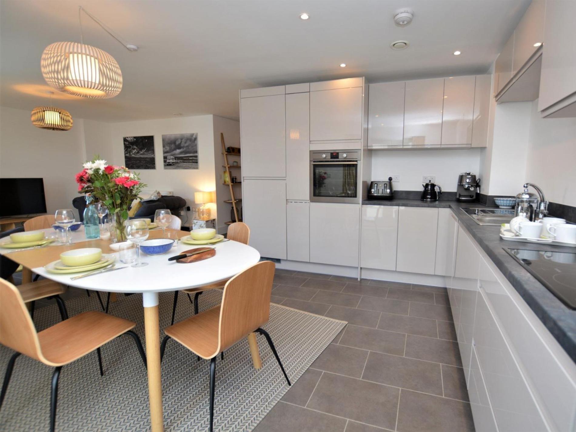 2 Bed In 48516