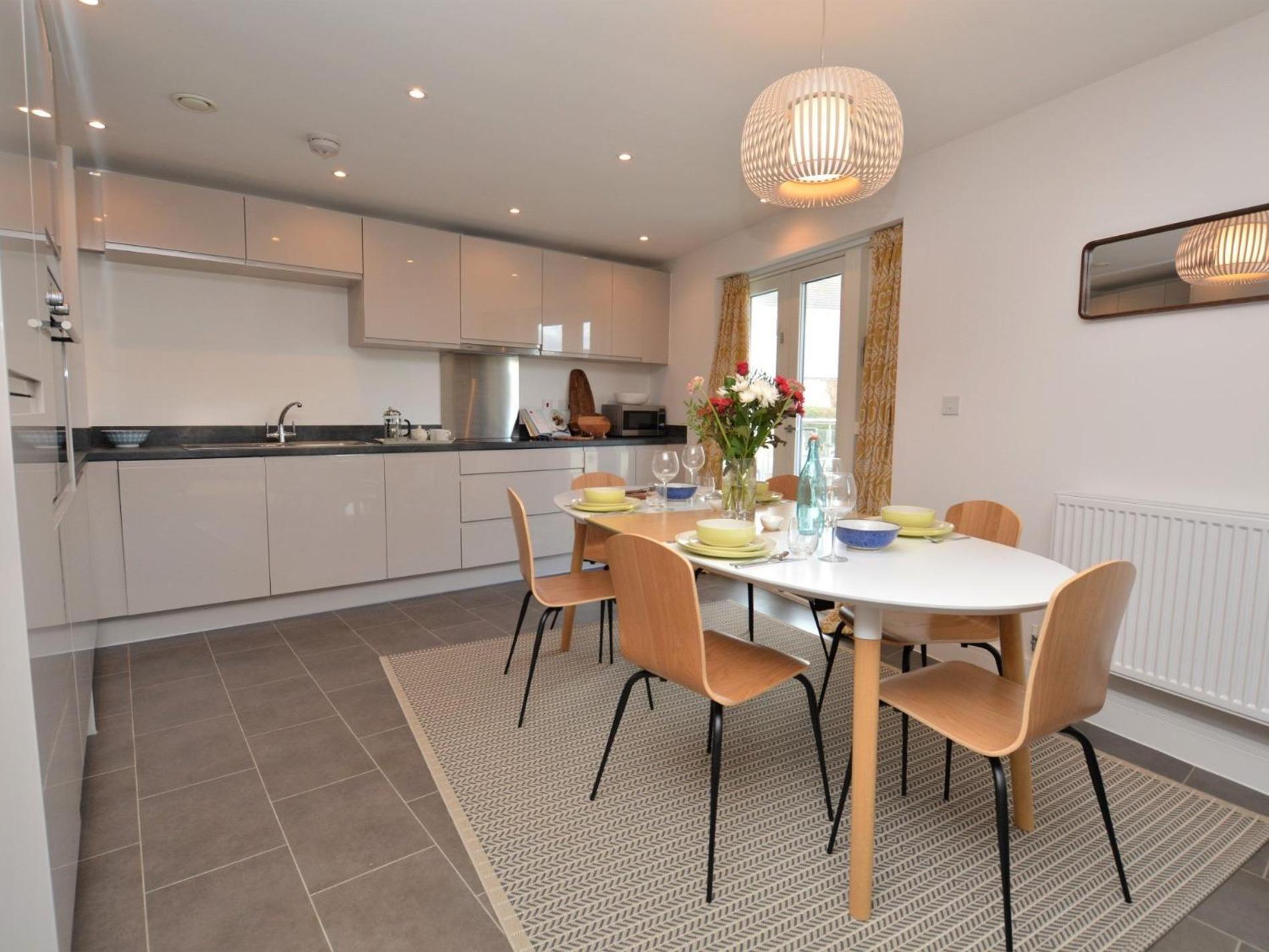 2 Bed In 48516 Bournemouth