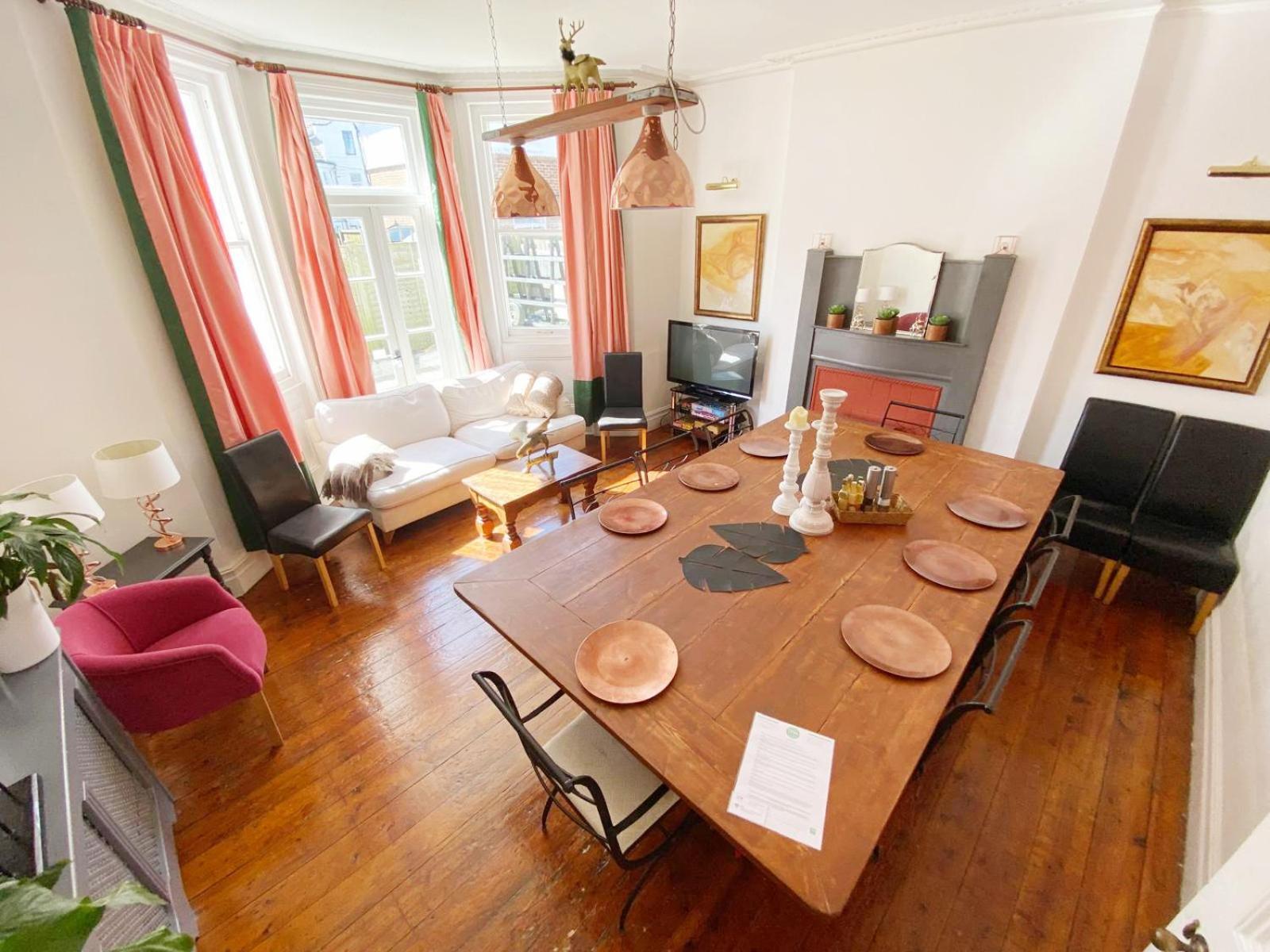 The Table House Close To Town & Free Parking Bournemouth