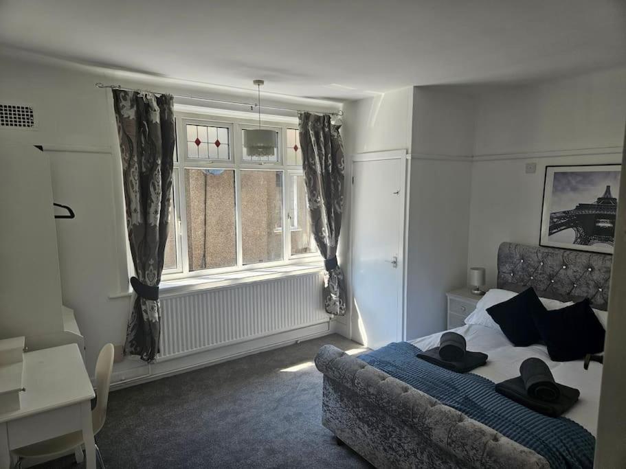 Apartment Stylish 2 Bedroom Town Centre Flat Near *