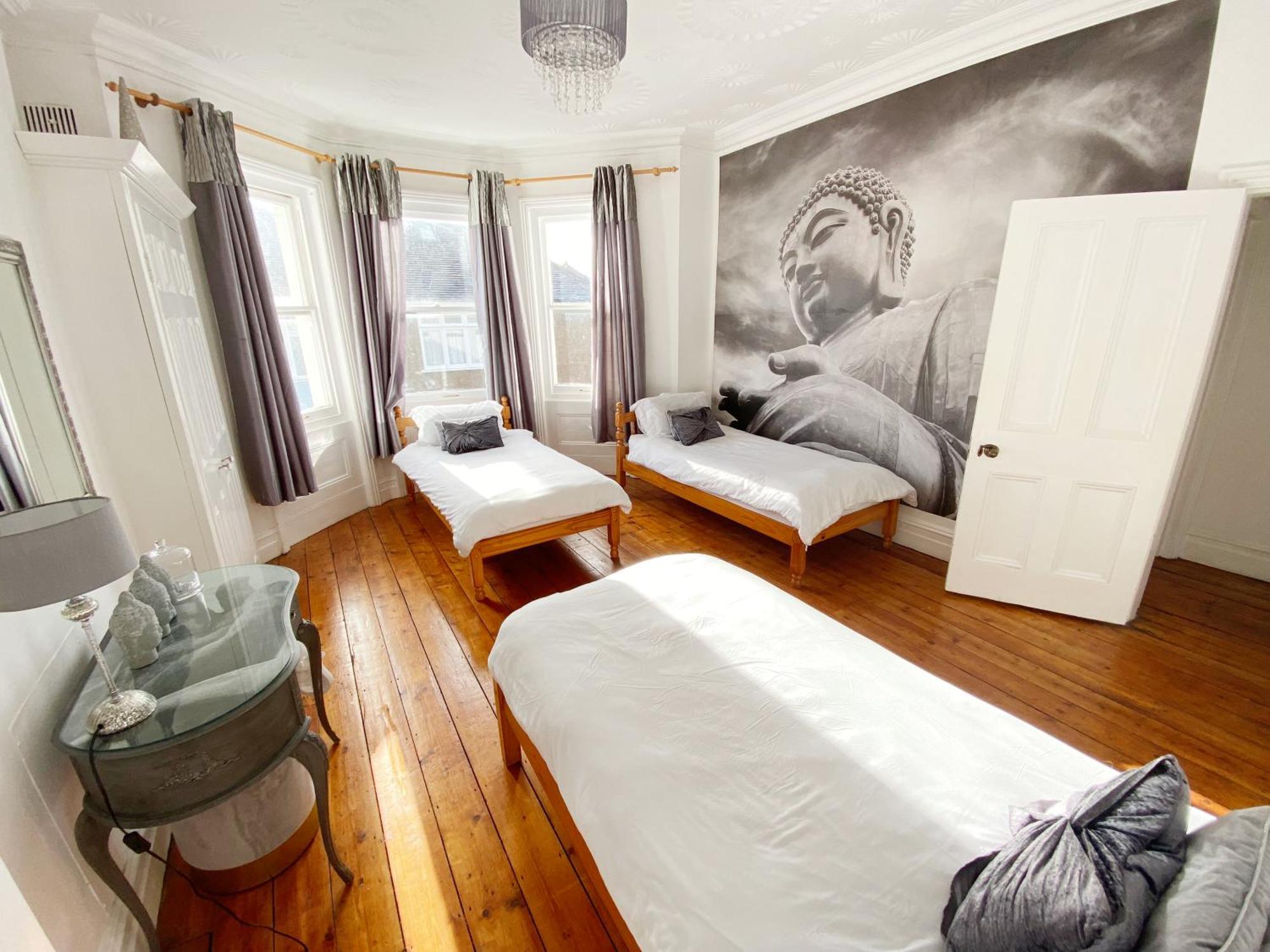 The Table House Close To Town & Free Parking Bournemouth