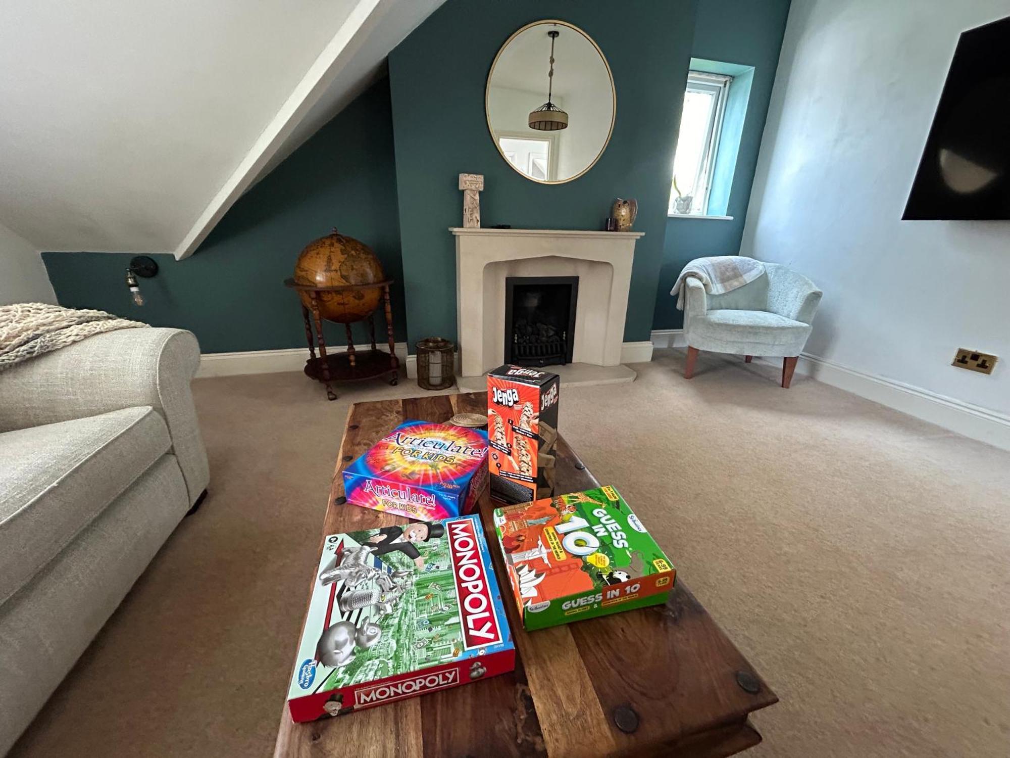 Seaside Rentals Bournemouth - 2Br, Upto 6Ppl, Beach 3 Min Walk, Dogs Ok, Wifi, Park 2 Cars Apartment Bournemouth
