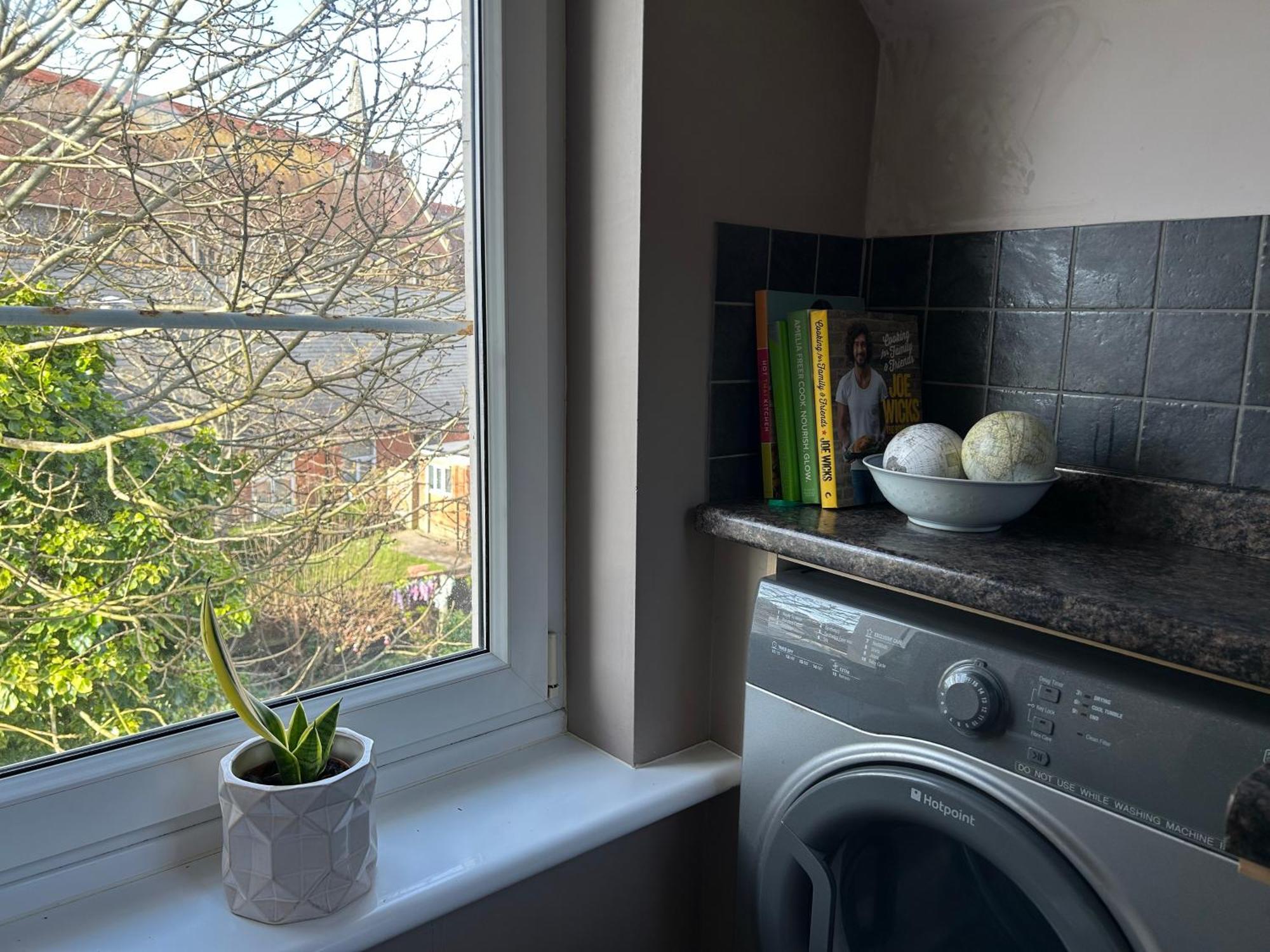 Apartment Seaside Rentals Bournemouth - 2Br, Upto 6Ppl, Beach 3 Min Walk, Dogs Ok, Wifi, Park 2 Cars Bournemouth