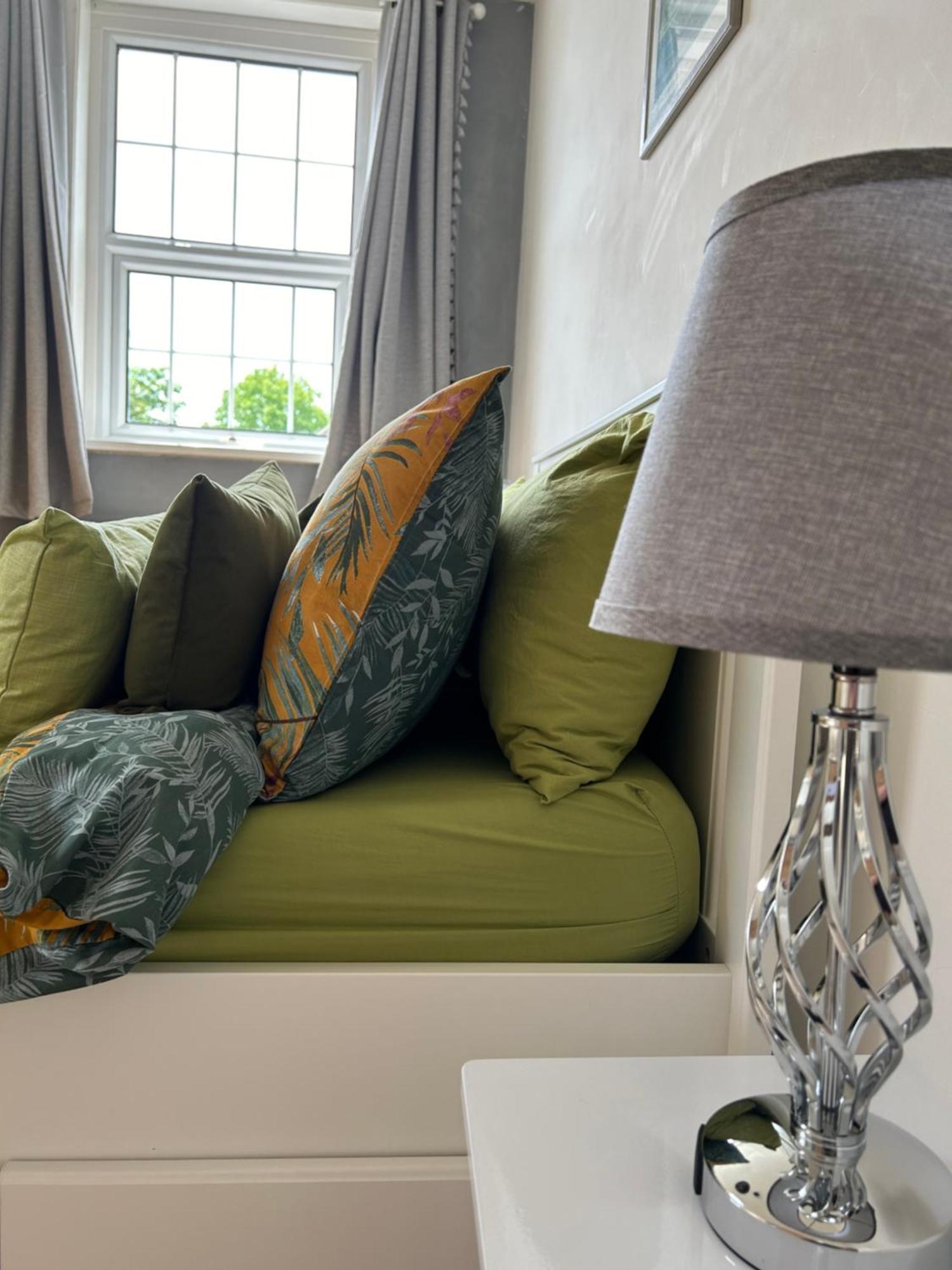 Apartment Seaside Rentals Bournemouth - 2Br, Upto 6Ppl, Beach 3 Min Walk, Dogs Ok, Wifi, Park 2 Cars