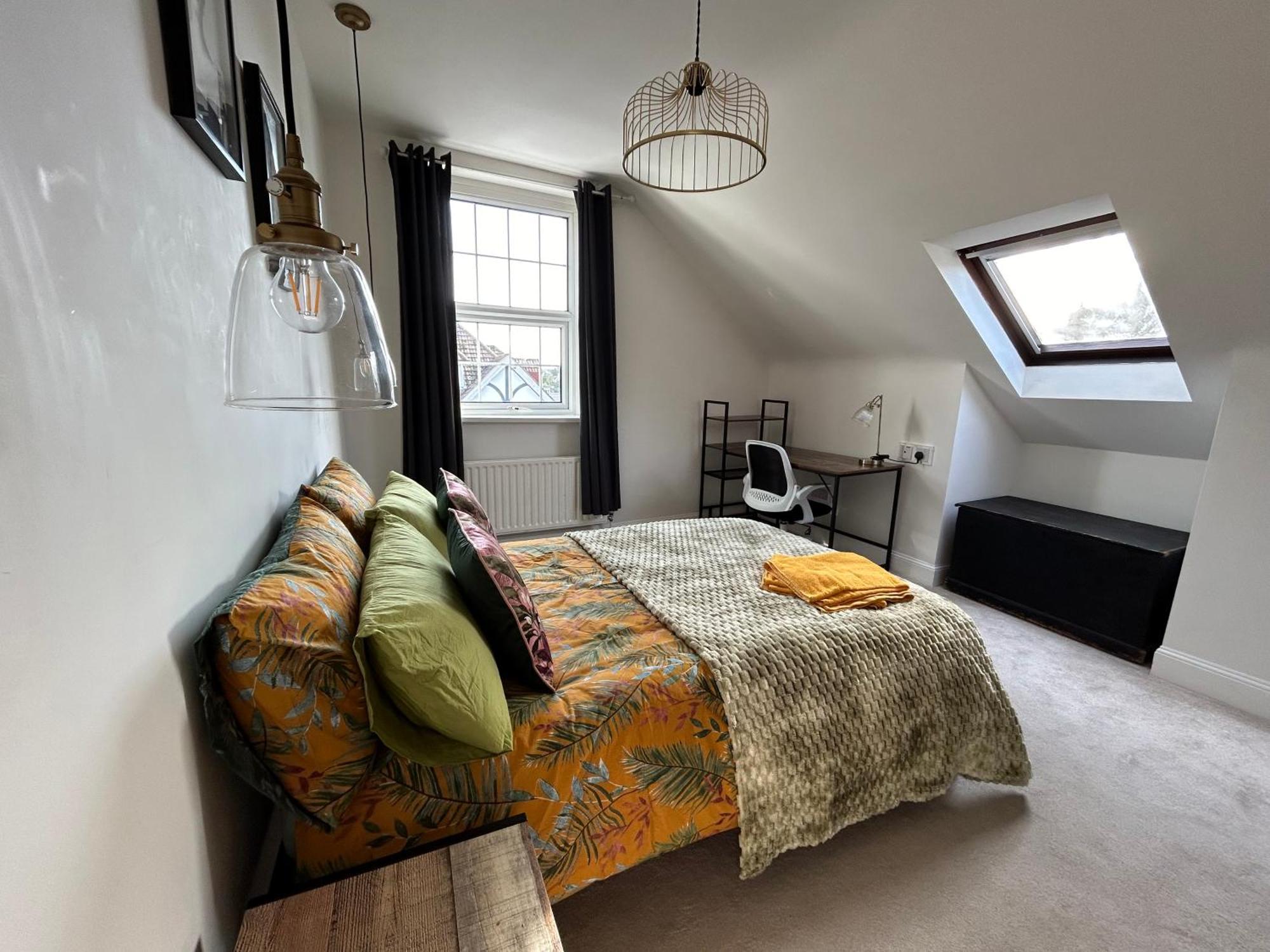 Seaside Rentals Bournemouth - 2Br, Upto 6Ppl, Beach 3 Min Walk, Dogs Ok, Wifi, Park 2 Cars Apartment Bournemouth
