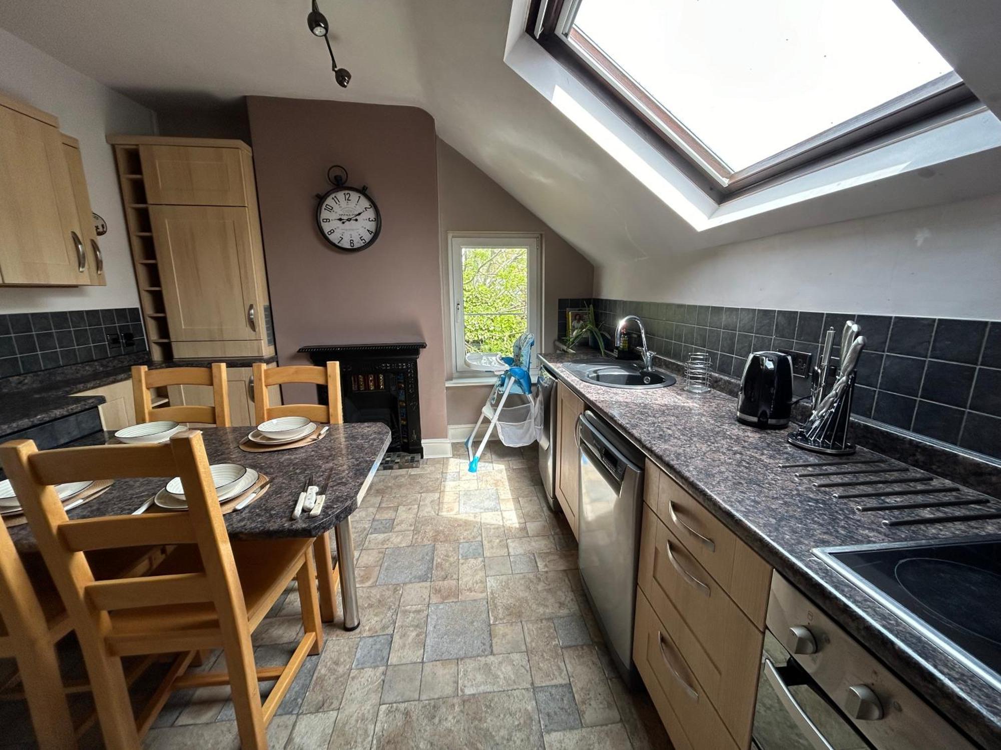 Seaside Rentals Bournemouth - 2Br, Upto 6Ppl, Beach 3 Min Walk, Dogs Ok, Wifi, Park 2 Cars *