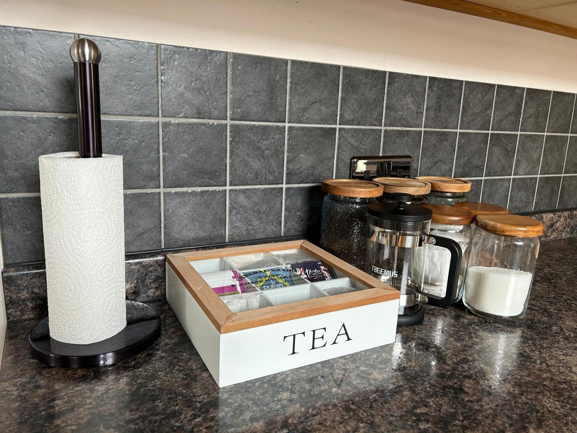 Seaside Rentals Bournemouth - 2Br, Upto 6Ppl, Beach 3 Min Walk, Dogs Ok, Wifi, Park 2 Cars Apartment Bournemouth