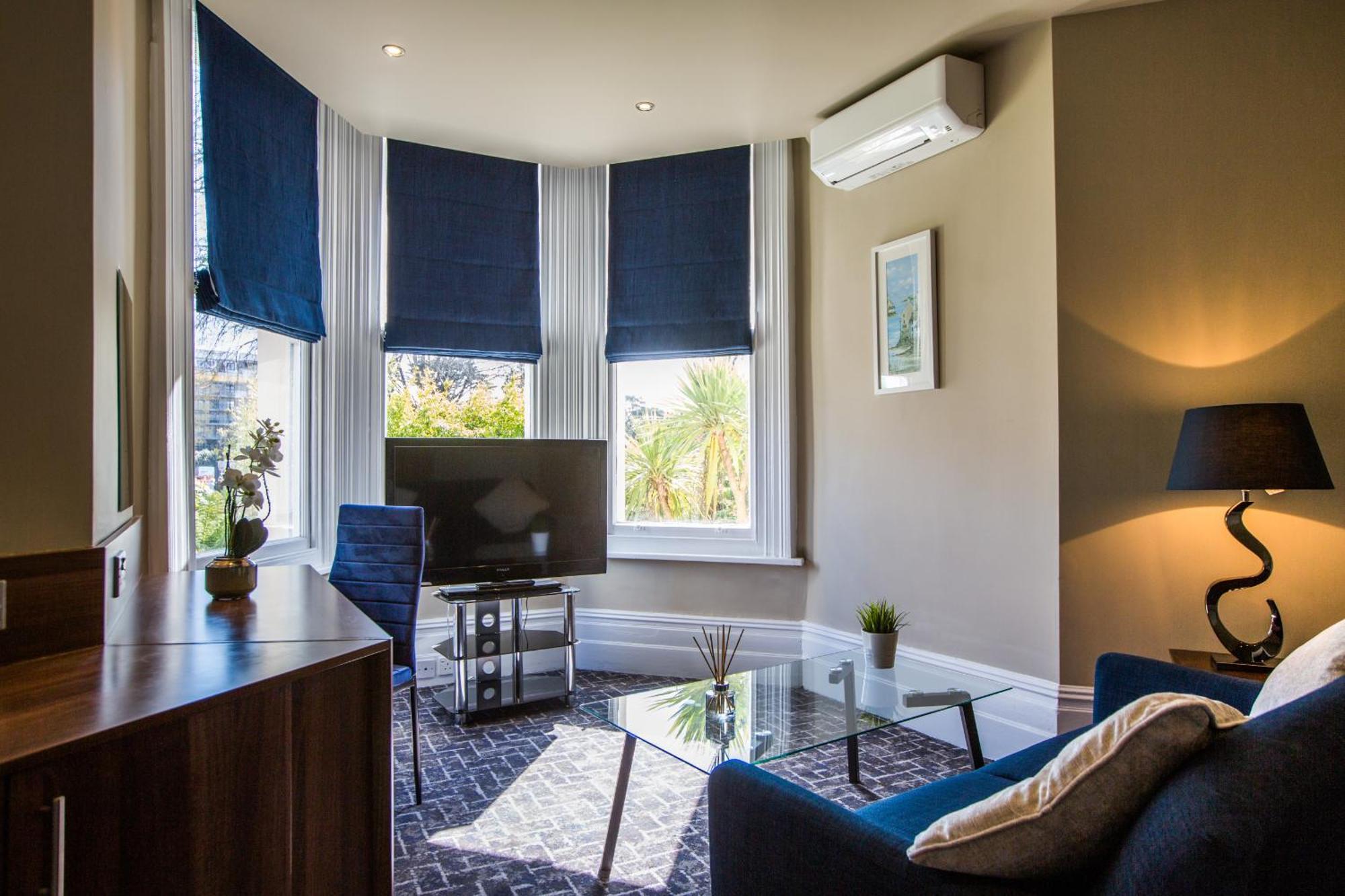 No5 Durley Road - Contemporary Serviced And Hotel