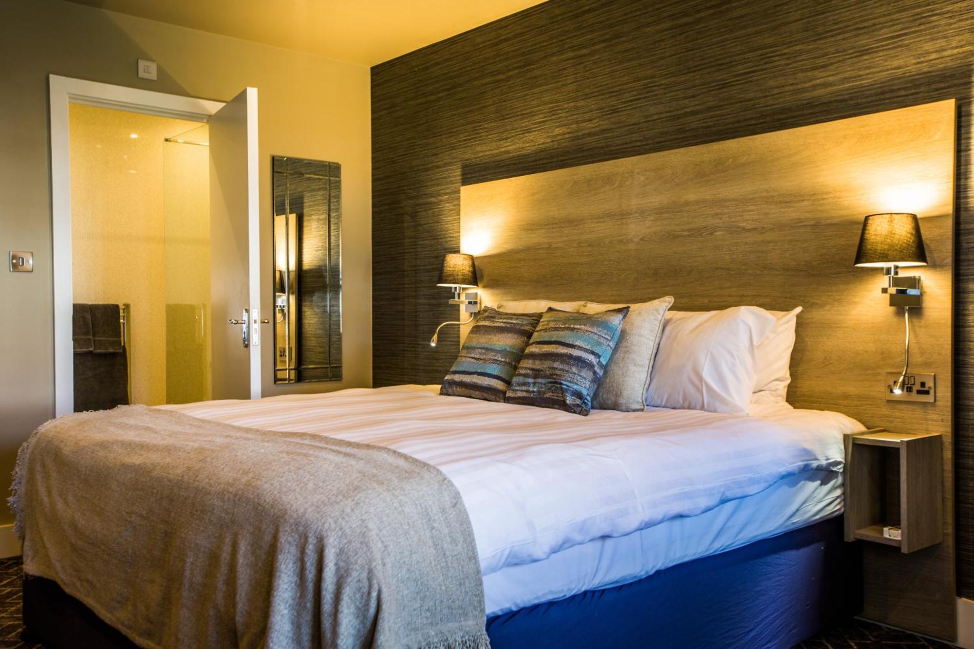 No5 Durley Road - Contemporary Serviced And 4*