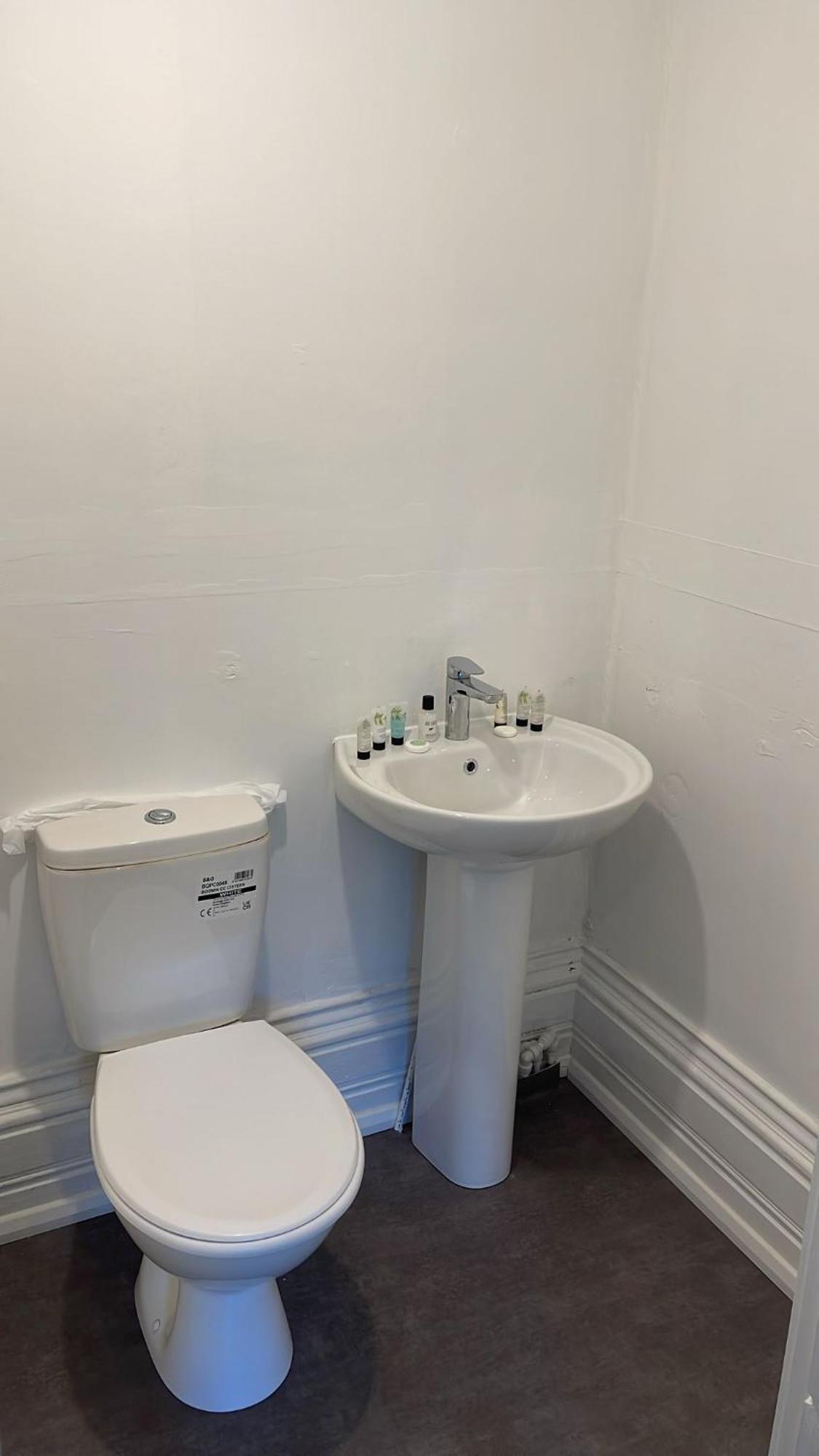 Available For Groups, Close To And Town Guest house *