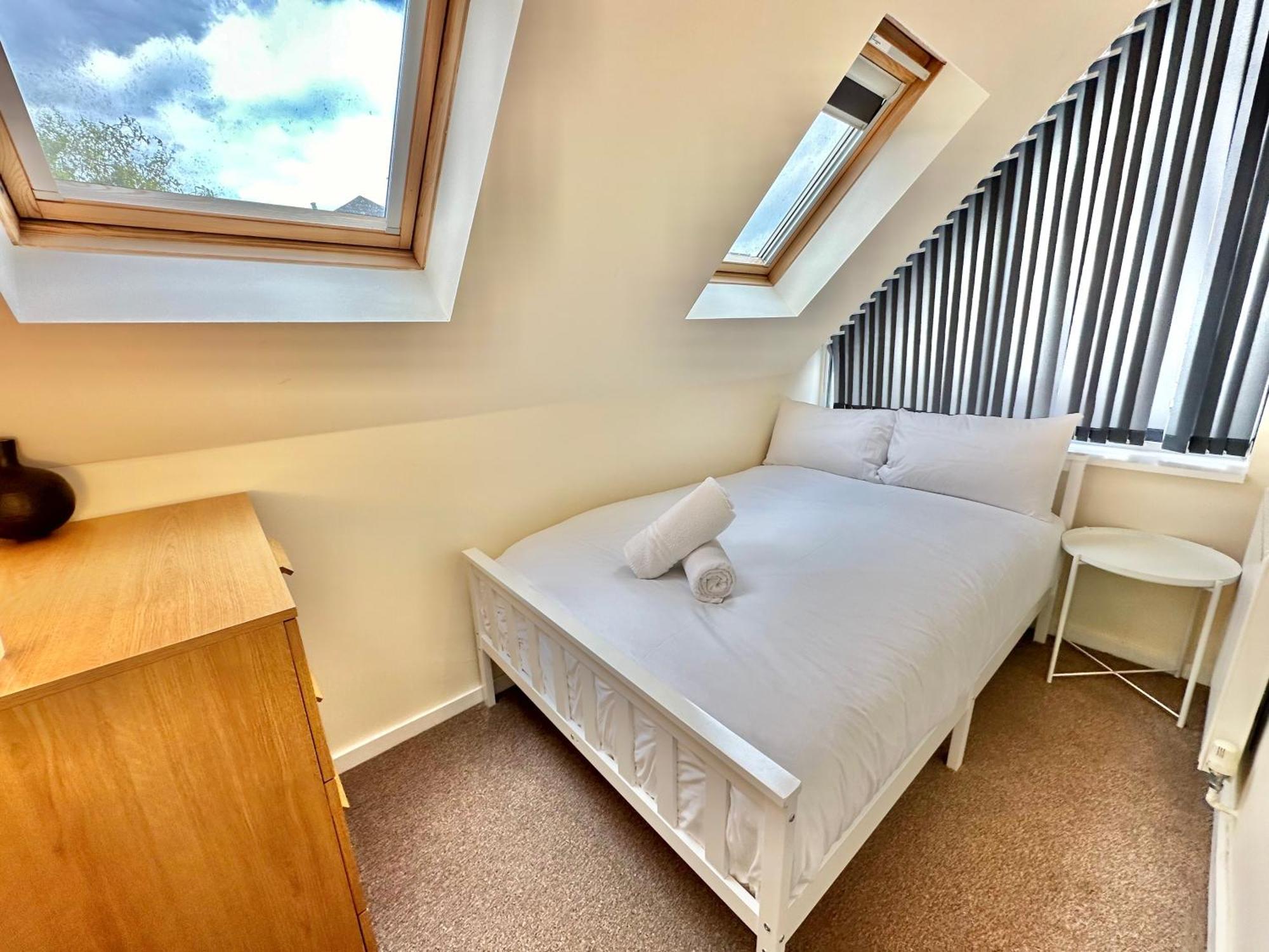 Three Bedroom Detached With Parking, Dog Friendly, Quiet Location, Short Drive To Beach! Holiday home
