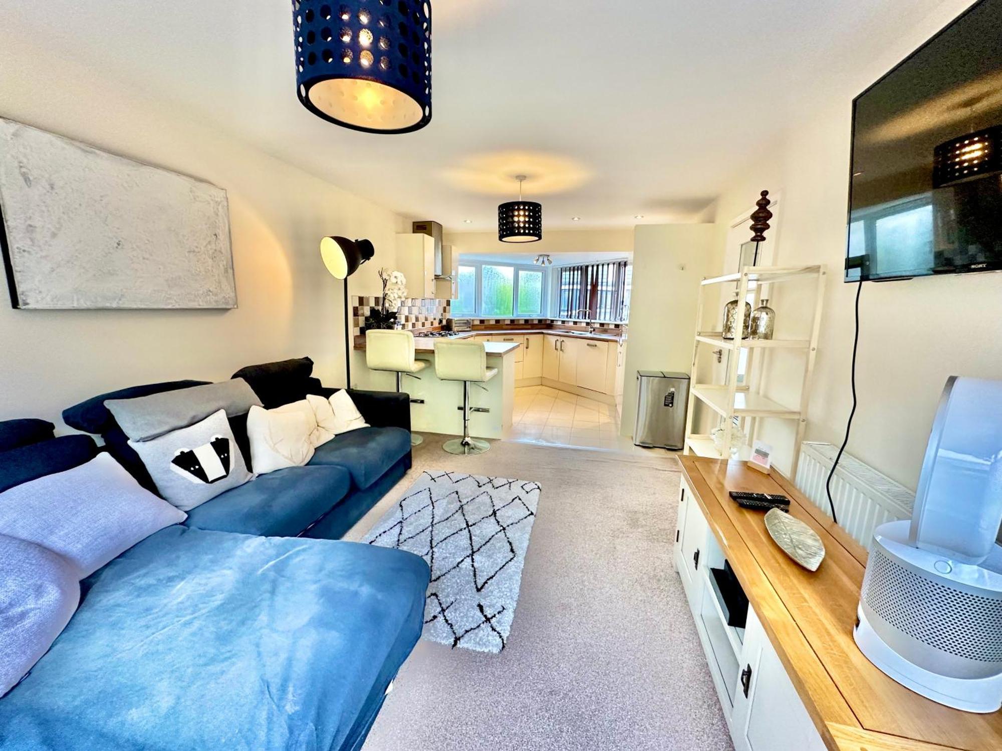 Three Bedroom Detached With Parking, Dog Friendly, Quiet Location, Short Drive To Beach! Bournemouth