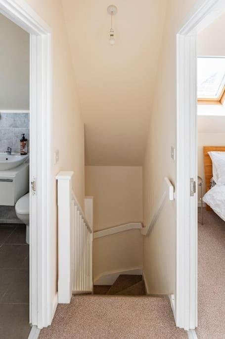 Holiday home Three Bedroom Detached With Parking, Dog Friendly, Quiet Location, Short Drive To Beach! *