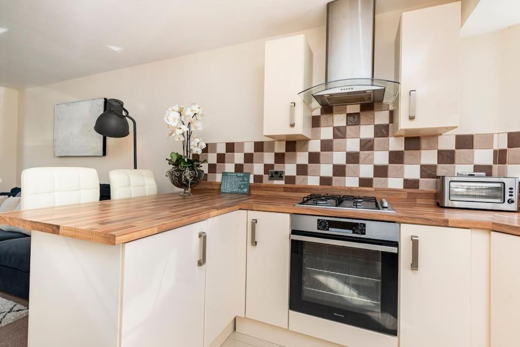 Holiday home Three Bedroom Detached With Parking, Dog Friendly, Quiet Location, Short Drive To Beach! Bournemouth