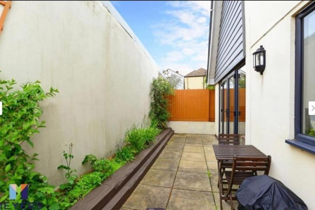 Holiday home Three Bedroom Detached With Parking, Dog Friendly, Quiet Location, Short Drive To Beach! Bournemouth