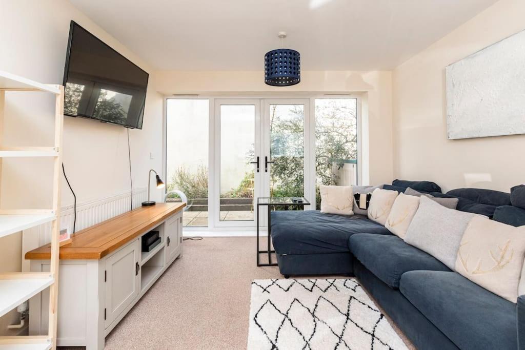 Holiday home Three Bedroom Detached With Parking, Dog Friendly, Quiet Location, Short Drive To Beach! *