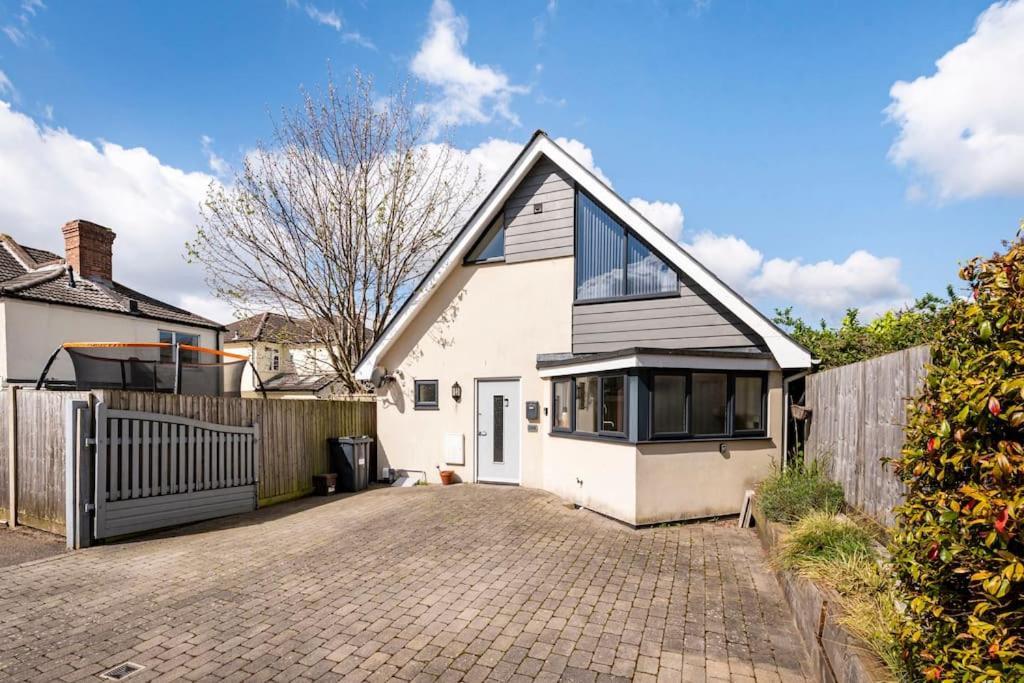 Holiday home Three Bedroom Detached With Parking, Dog Friendly, Quiet Location, Short Drive To Beach! *