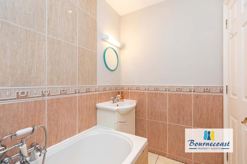 Apartment Bournecoast-roof Terrace-gym-sea Glimpses- Fm977 Bournemouth