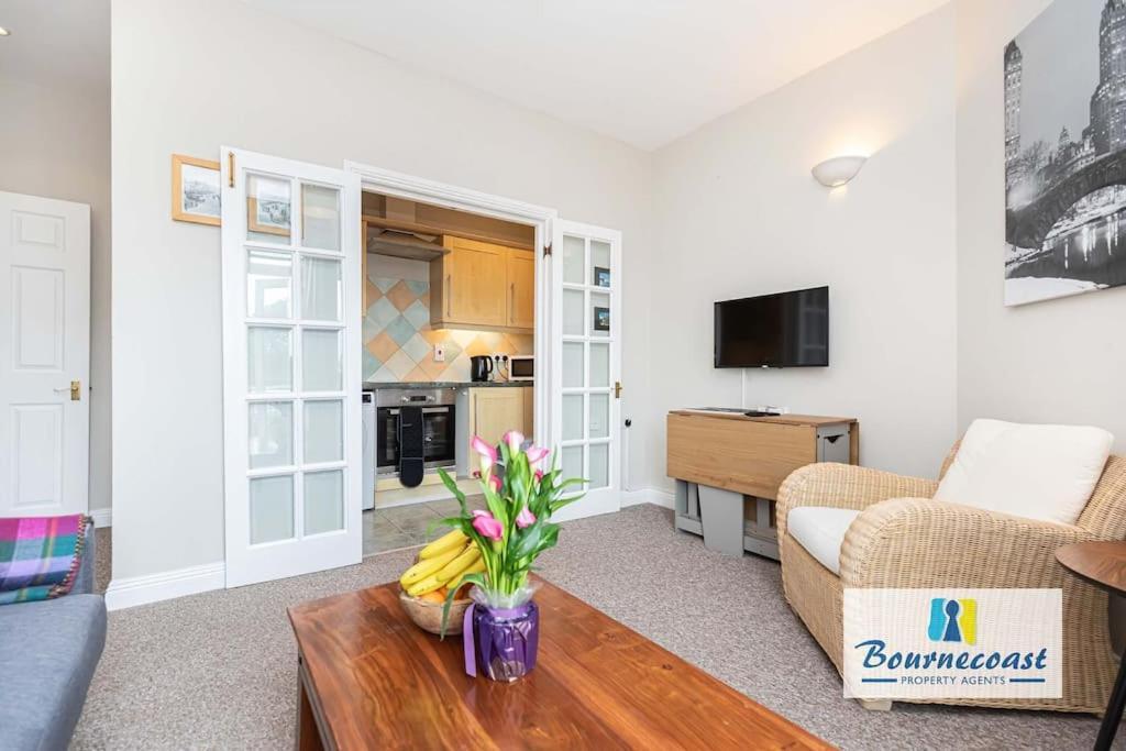 Bournecoast-roof Terrace-gym-sea Glimpses- Fm977 *