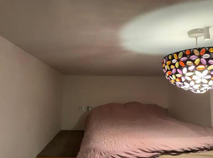 Apartment Ideal Location For & Town