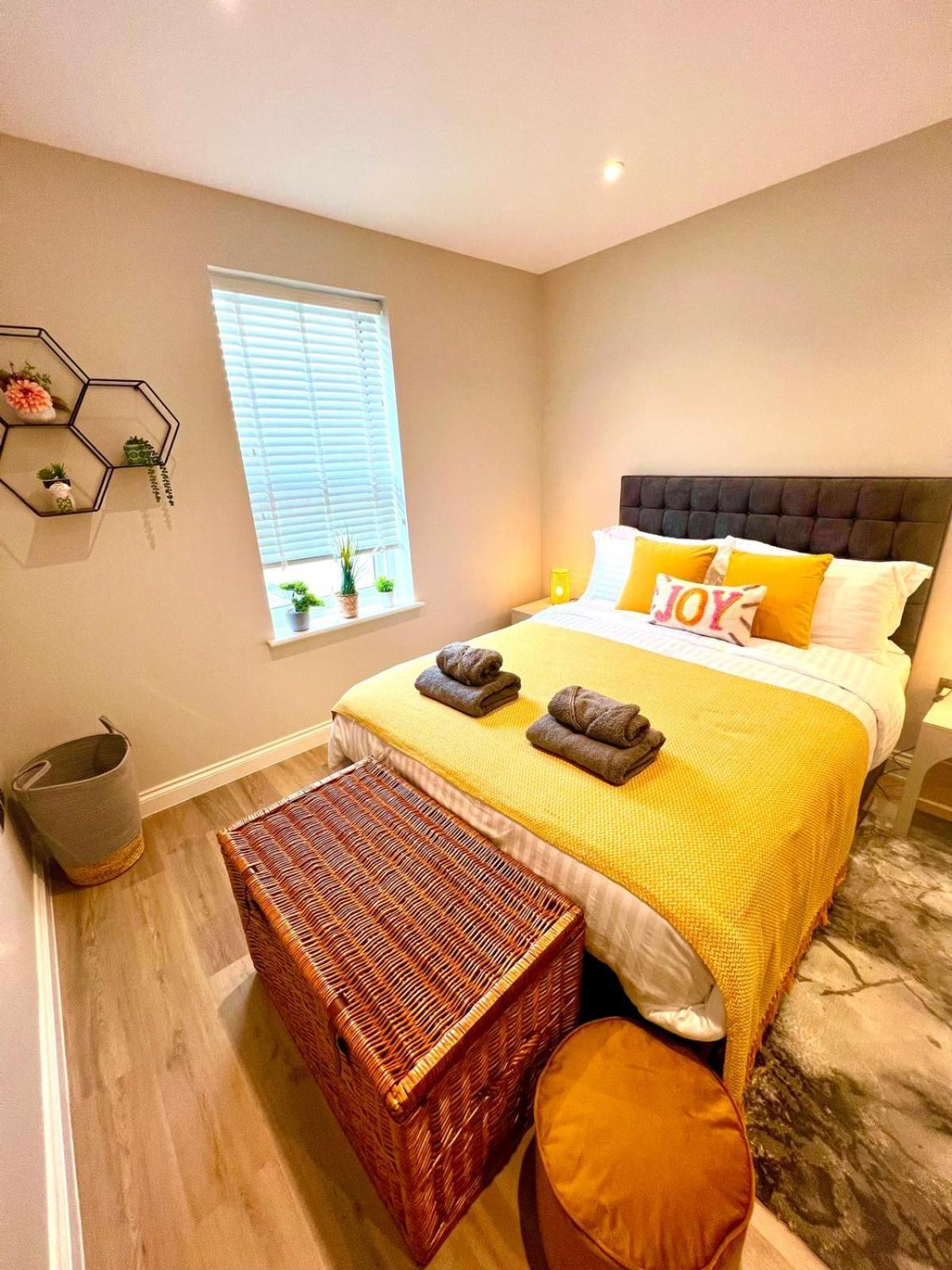 Brand New -coastal Breeze 1-bedroom In With Free Parking- Sleeps 4 Ppl- Internet Bournemouth