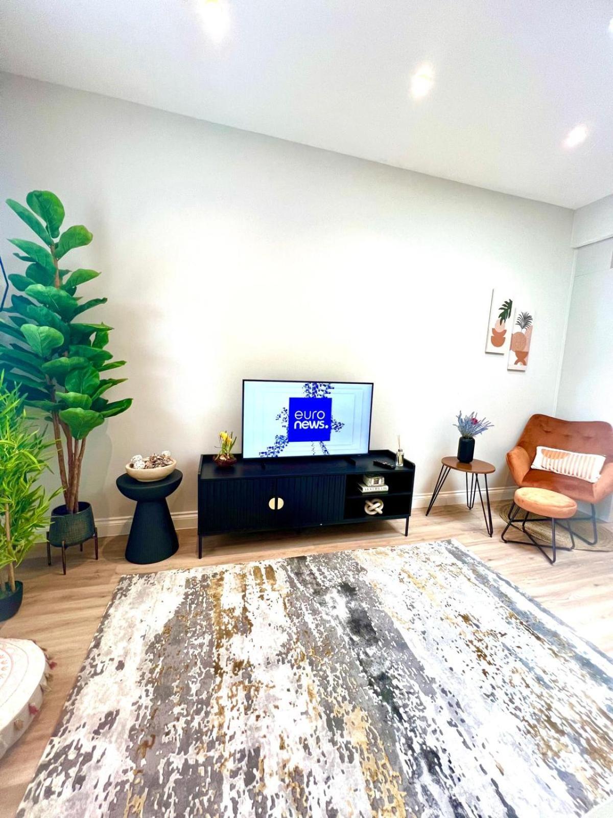 Brand New -coastal Breeze 1-bedroom In With Free Parking- Sleeps 4 Ppl- Internet Apartment Bournemouth